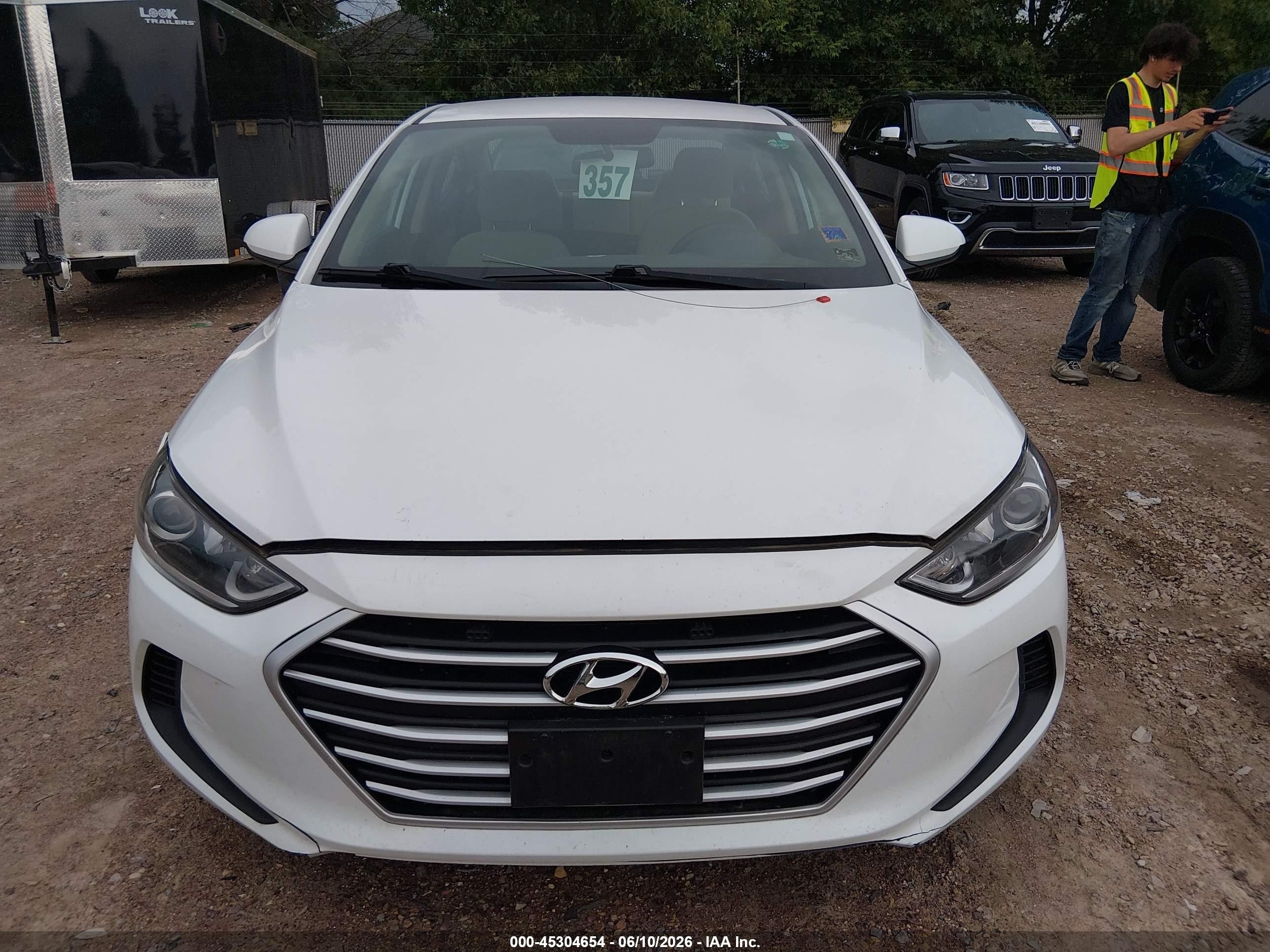 2018 Hyundai Elantra Sel Белый vin: 5NPD84LF1JH390659