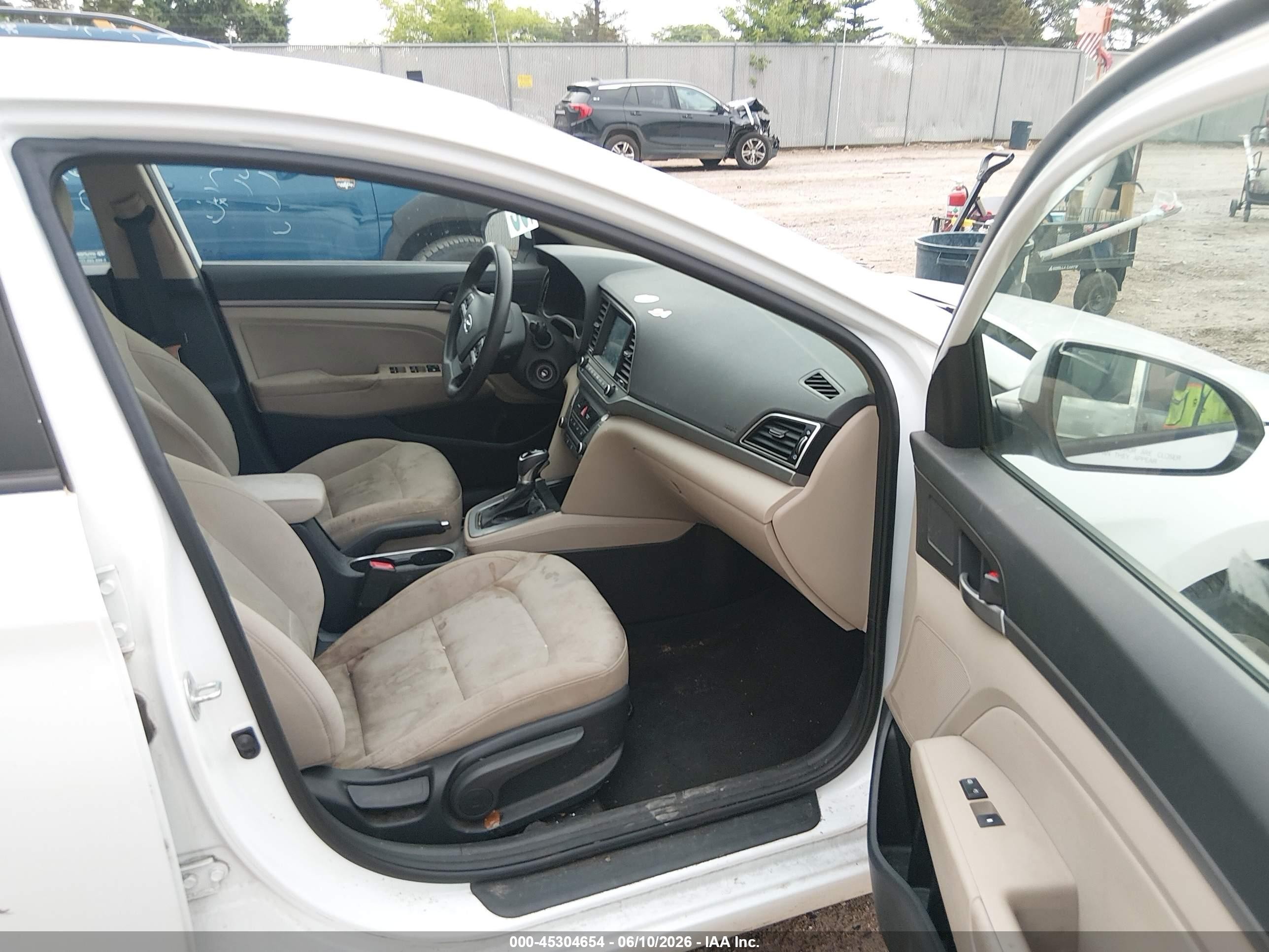 2018 Hyundai Elantra Sel Белый vin: 5NPD84LF1JH390659