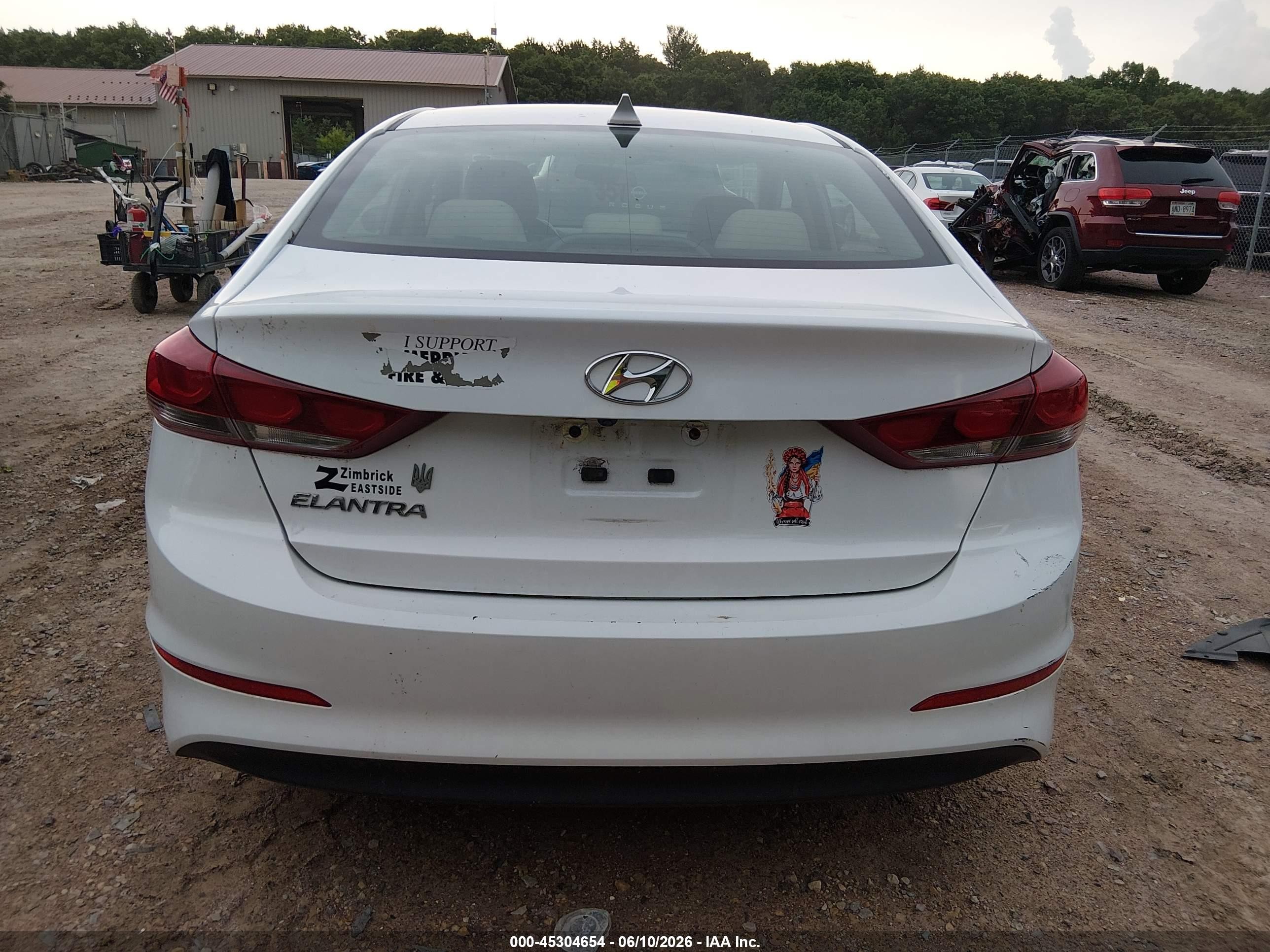 2018 Hyundai Elantra Sel Белый vin: 5NPD84LF1JH390659