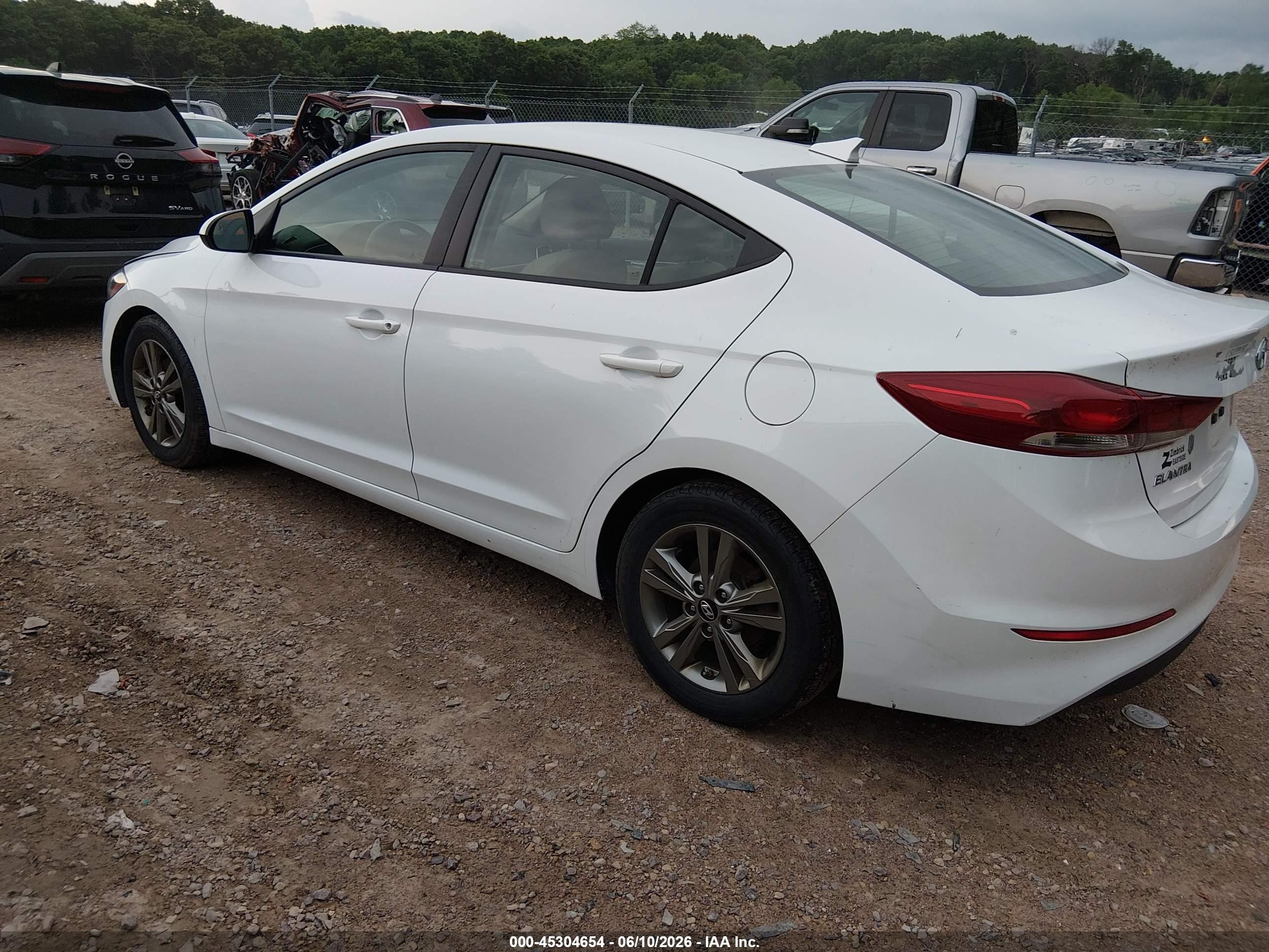 2018 Hyundai Elantra Sel Белый vin: 5NPD84LF1JH390659