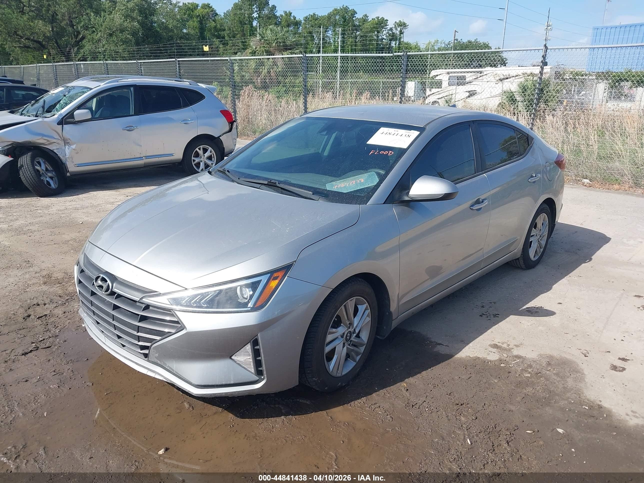 2020 Hyundai Elantra Sel Серебряный vin: 5NPD84LF1LH570369