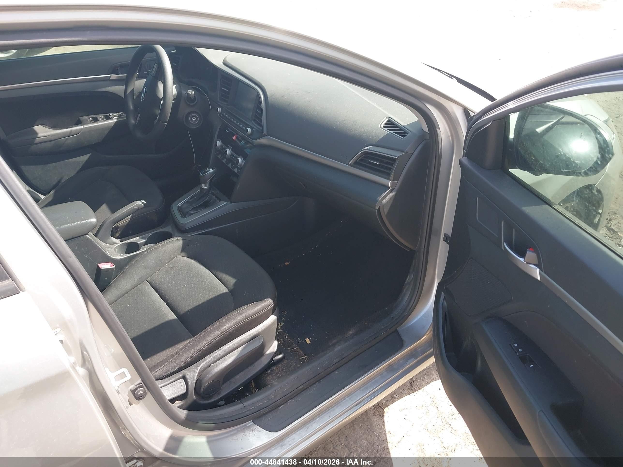 2020 Hyundai Elantra Sel Серебряный vin: 5NPD84LF1LH570369