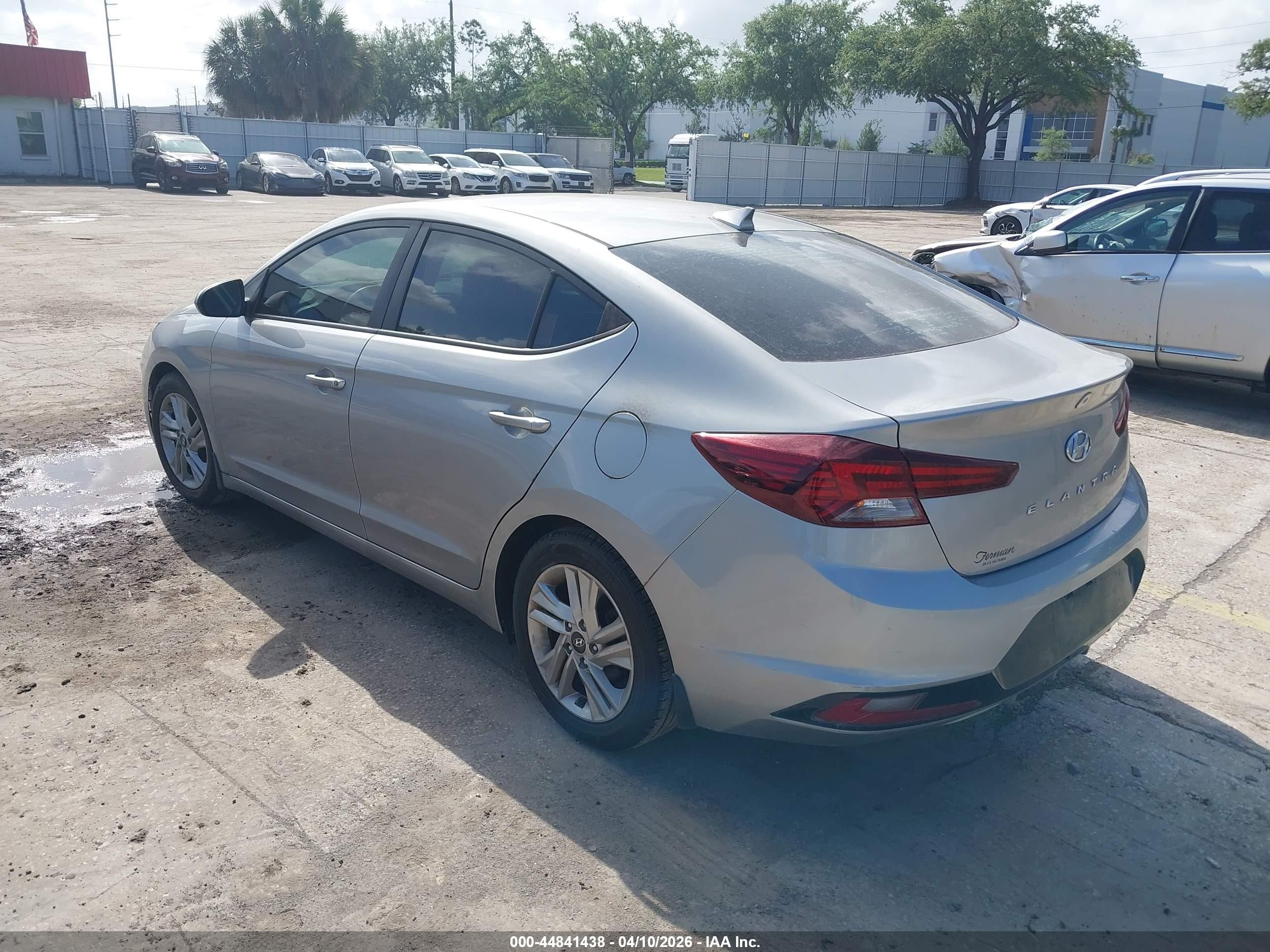 2020 Hyundai Elantra Sel Серебряный vin: 5NPD84LF1LH570369