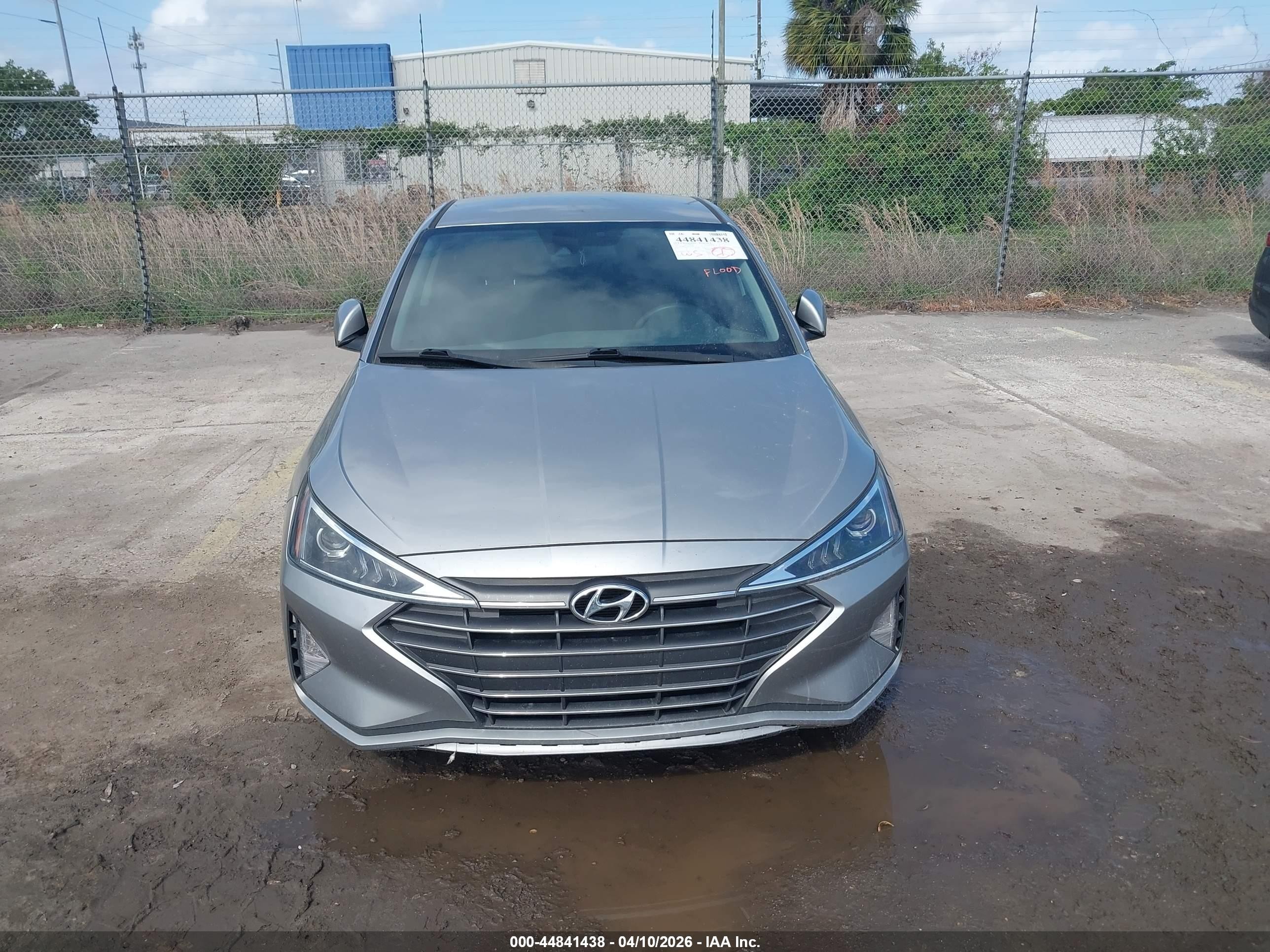 2020 Hyundai Elantra Sel Серебряный vin: 5NPD84LF1LH570369