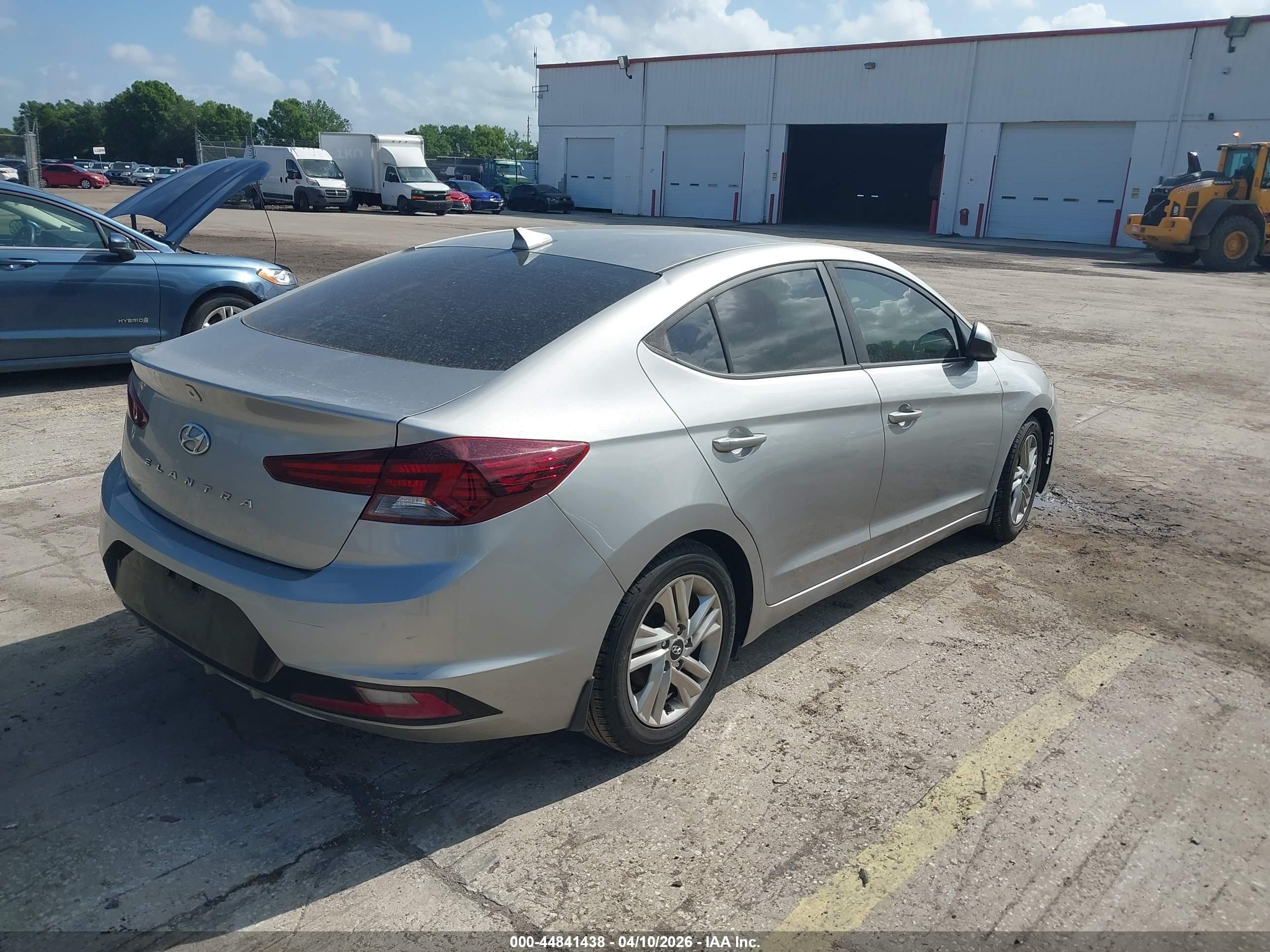 2020 Hyundai Elantra Sel Серебряный vin: 5NPD84LF1LH570369