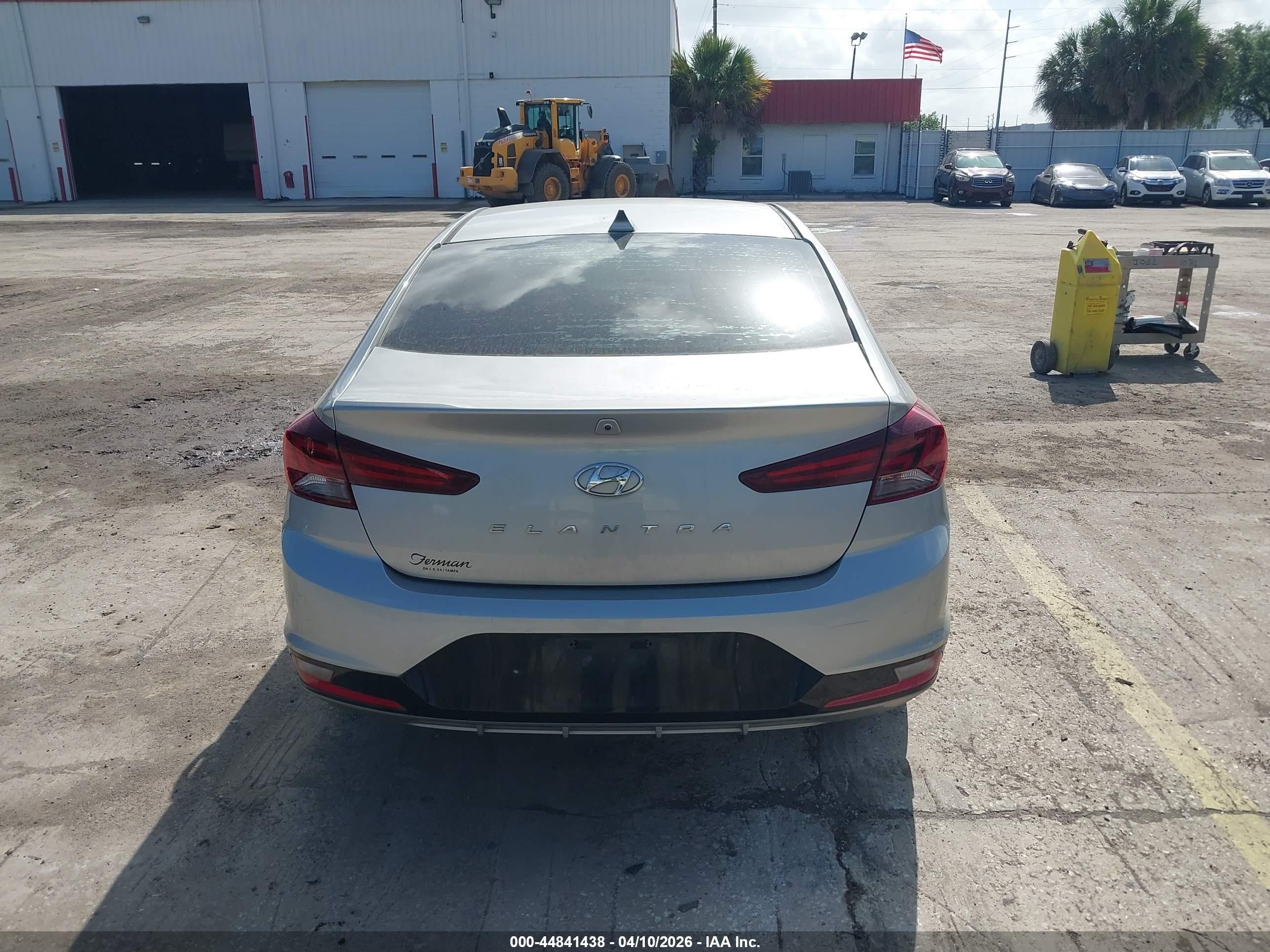 2020 Hyundai Elantra Sel Серебряный vin: 5NPD84LF1LH570369