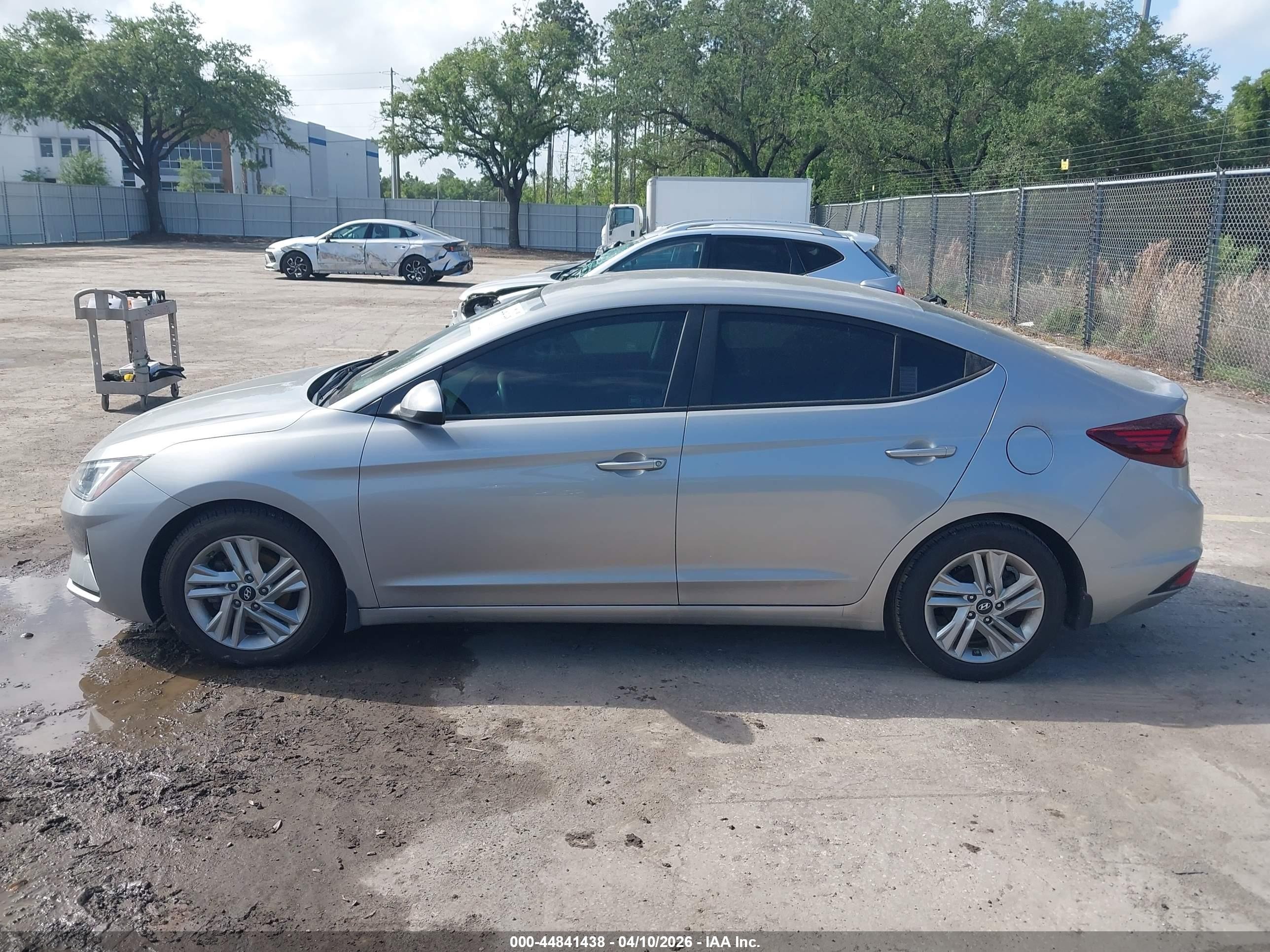 2020 Hyundai Elantra Sel Серебряный vin: 5NPD84LF1LH570369