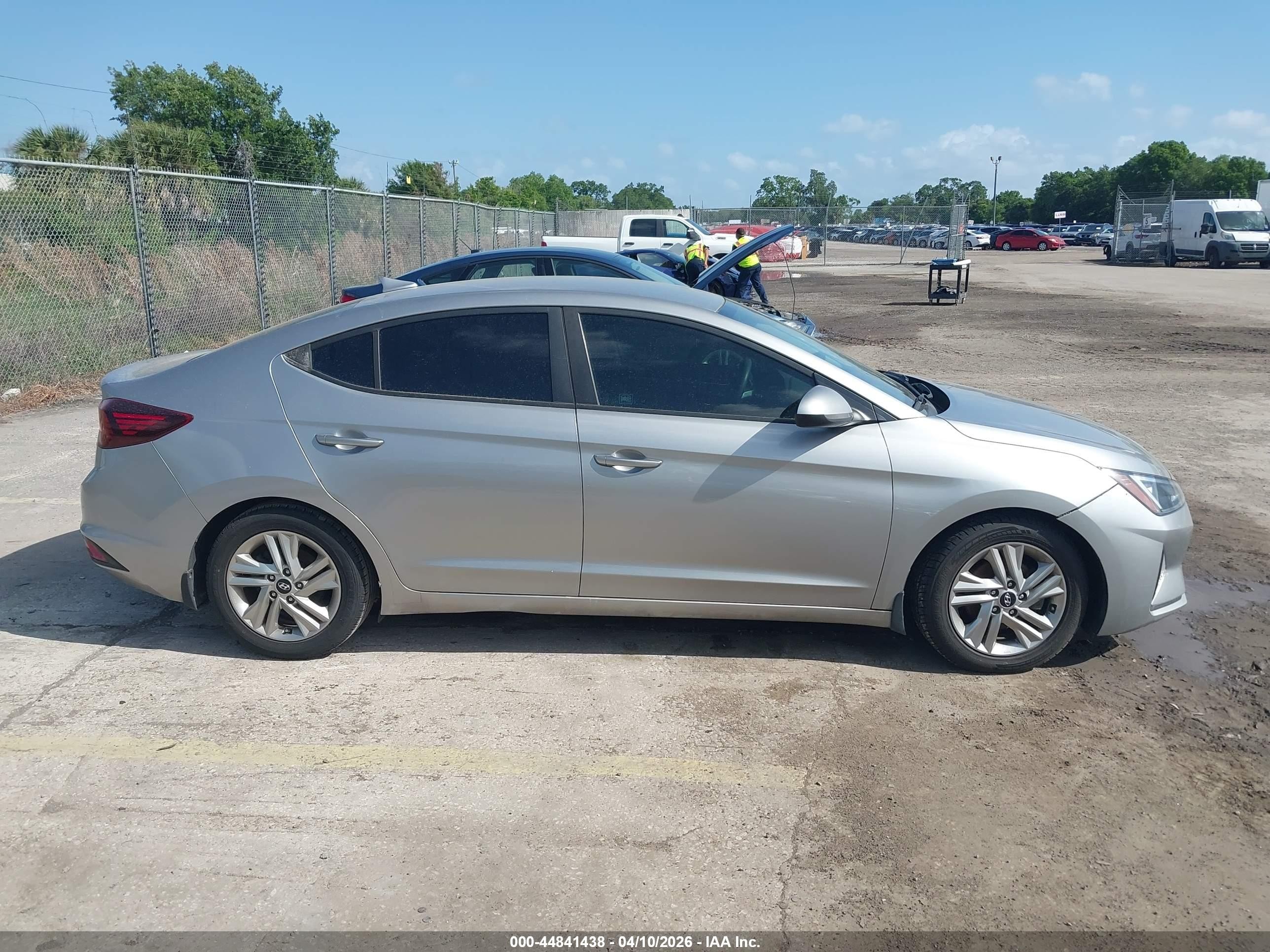 2020 Hyundai Elantra Sel Серебряный vin: 5NPD84LF1LH570369