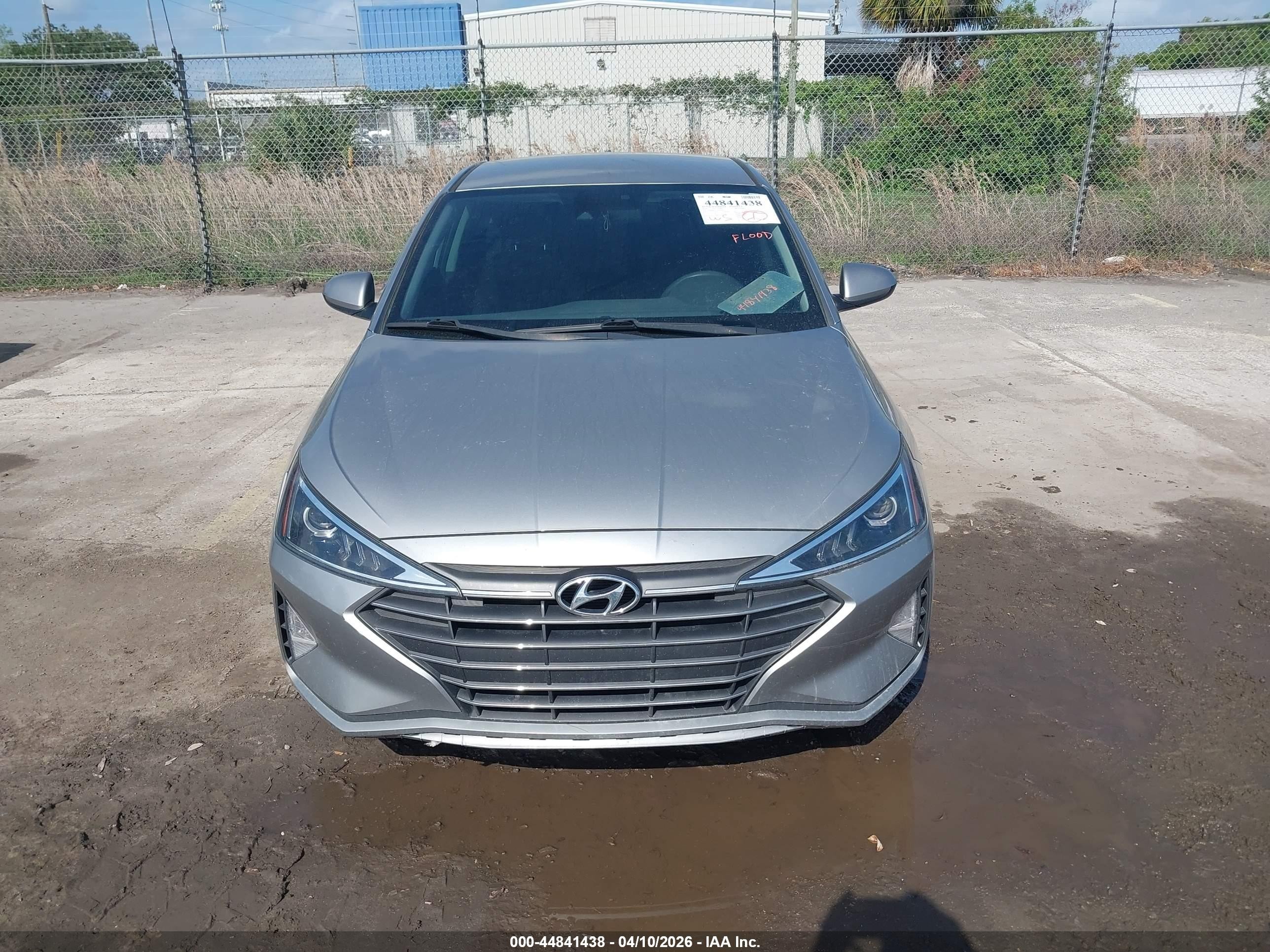 2020 Hyundai Elantra Sel Серебряный vin: 5NPD84LF1LH570369