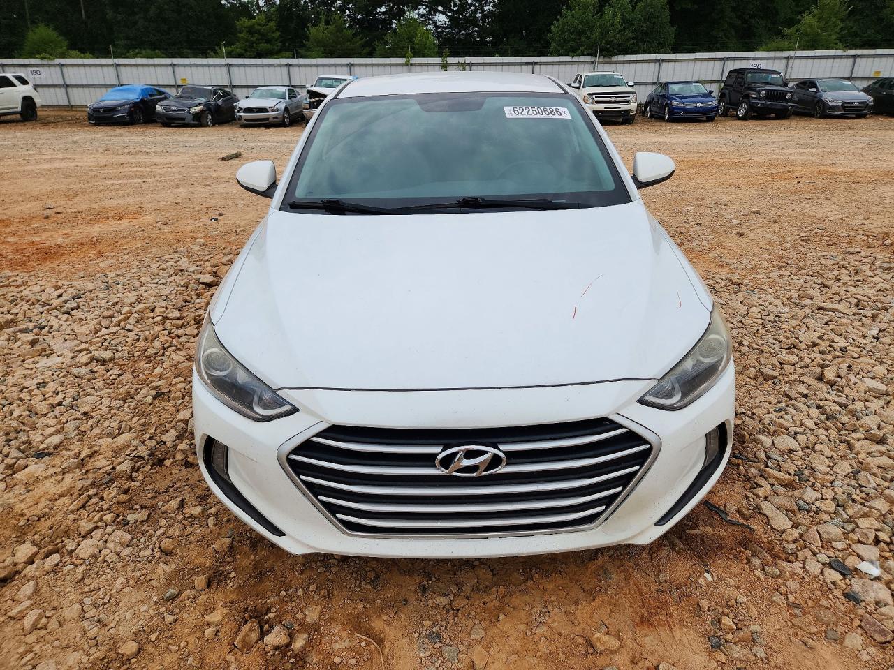2017 Hyundai Elantra Se White vin: 5NPD84LF2HH057543