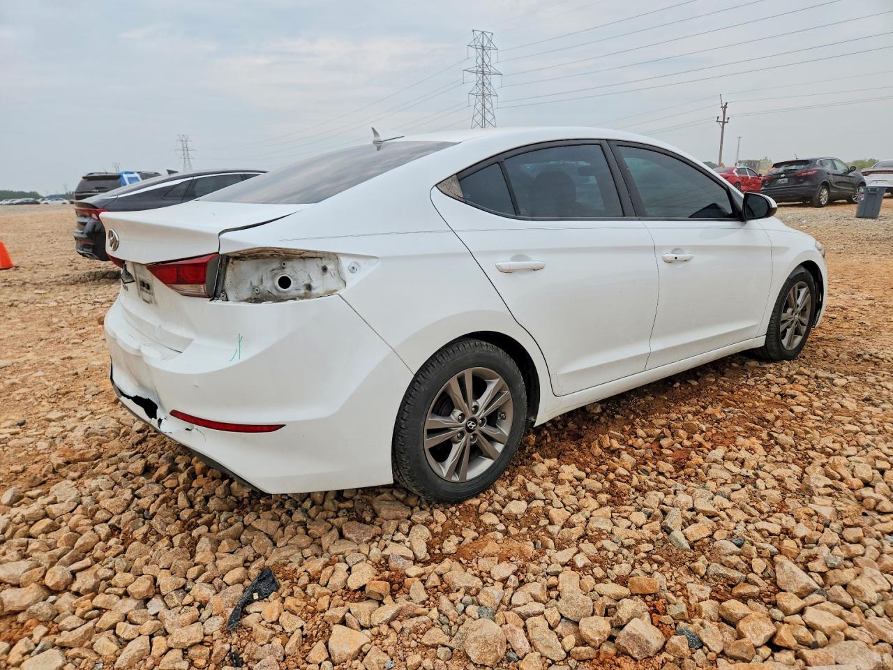 2017 Hyundai Elantra Se White vin: 5NPD84LF2HH057543