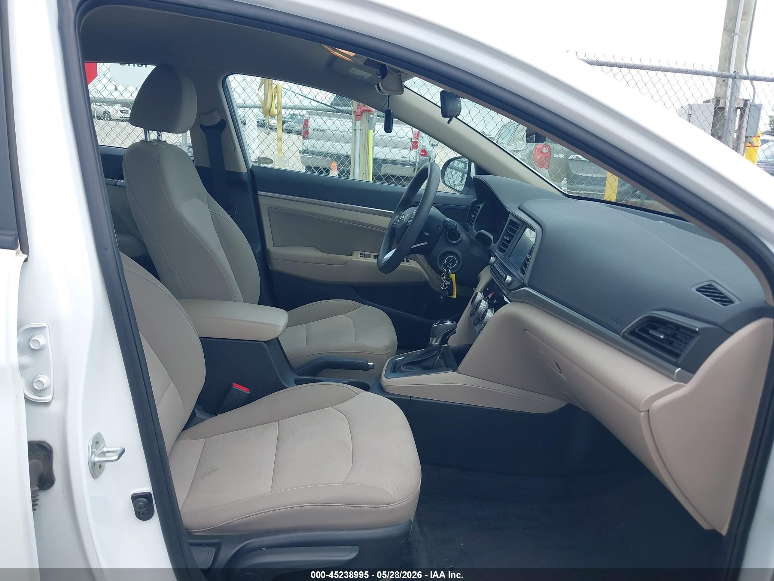 2019 Hyundai Elantra Sel White vin: 5NPD84LF2KH478766