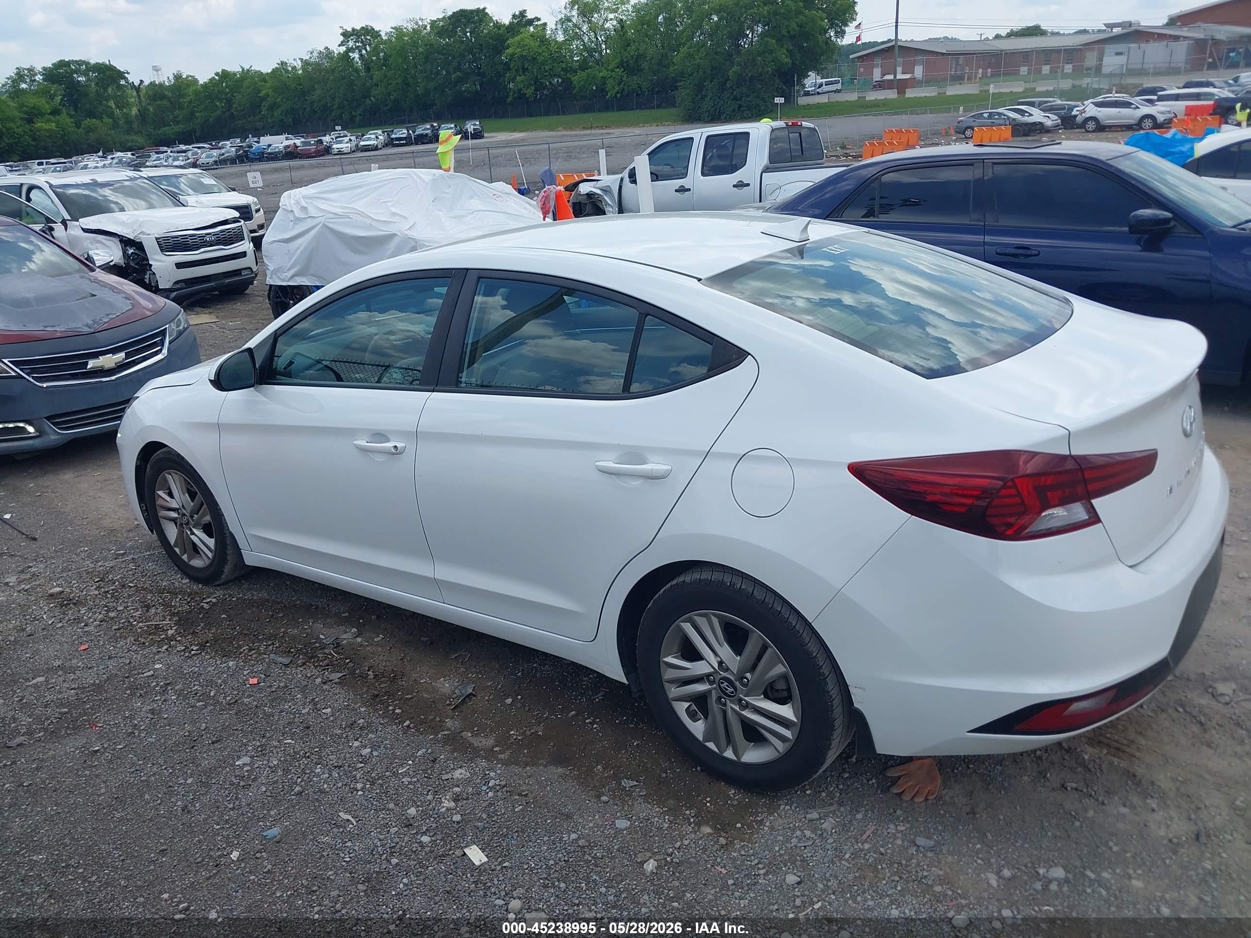 2019 Hyundai Elantra Sel White vin: 5NPD84LF2KH478766
