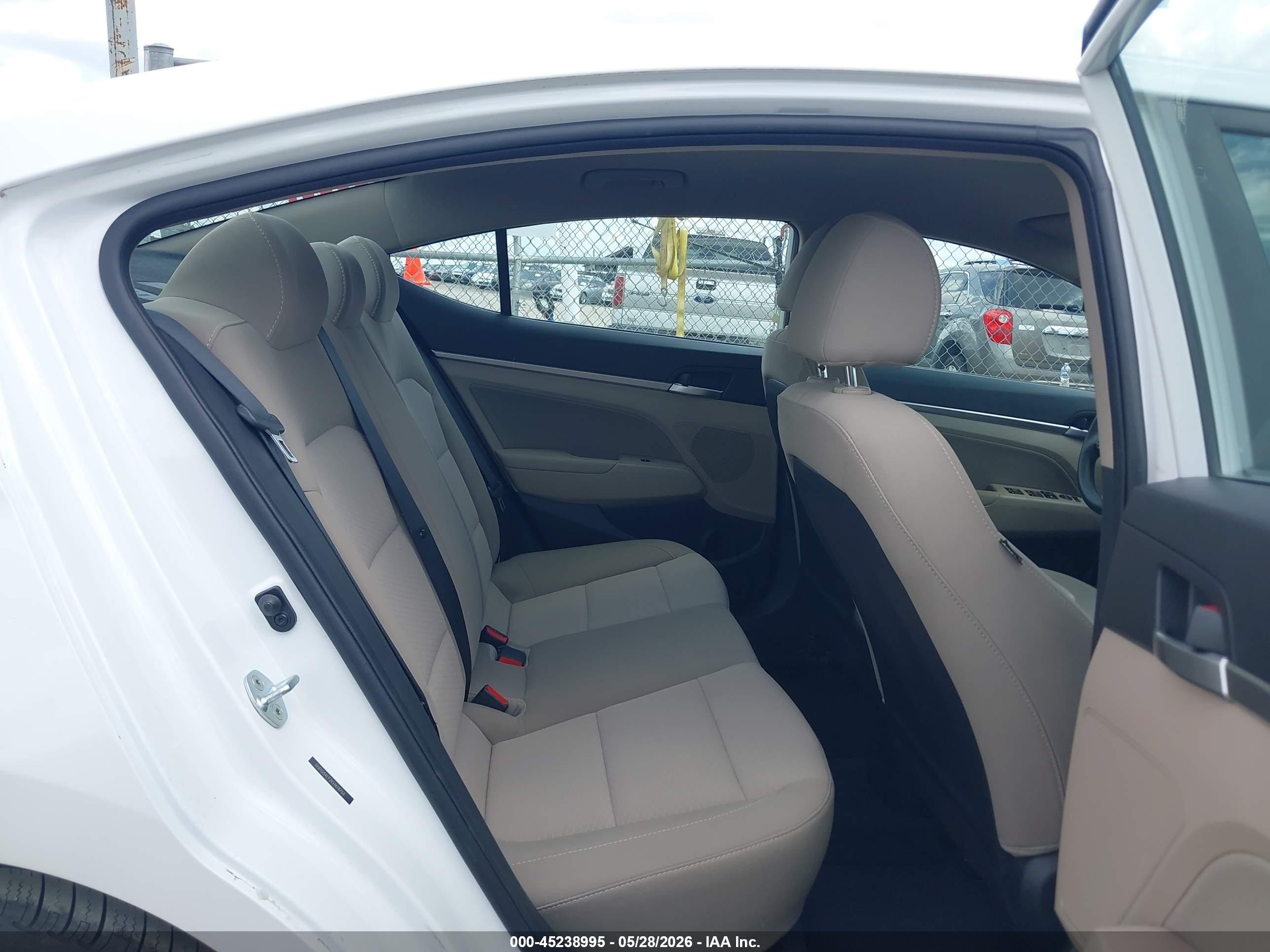 2019 Hyundai Elantra Sel White vin: 5NPD84LF2KH478766