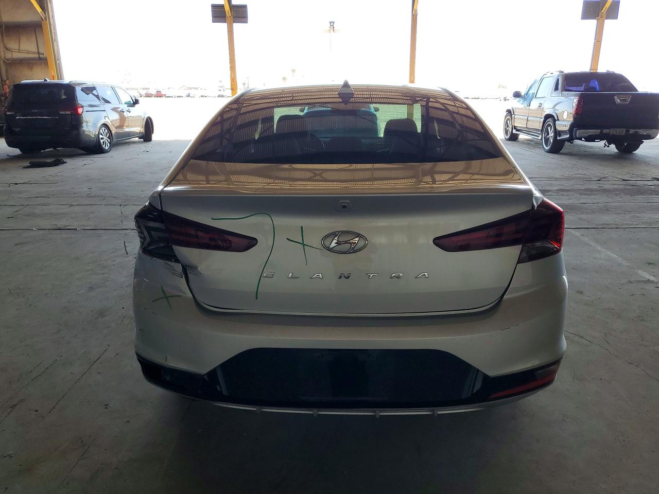 2020 Hyundai Elantra Sel Silver vin: 5NPD84LF2LH498307