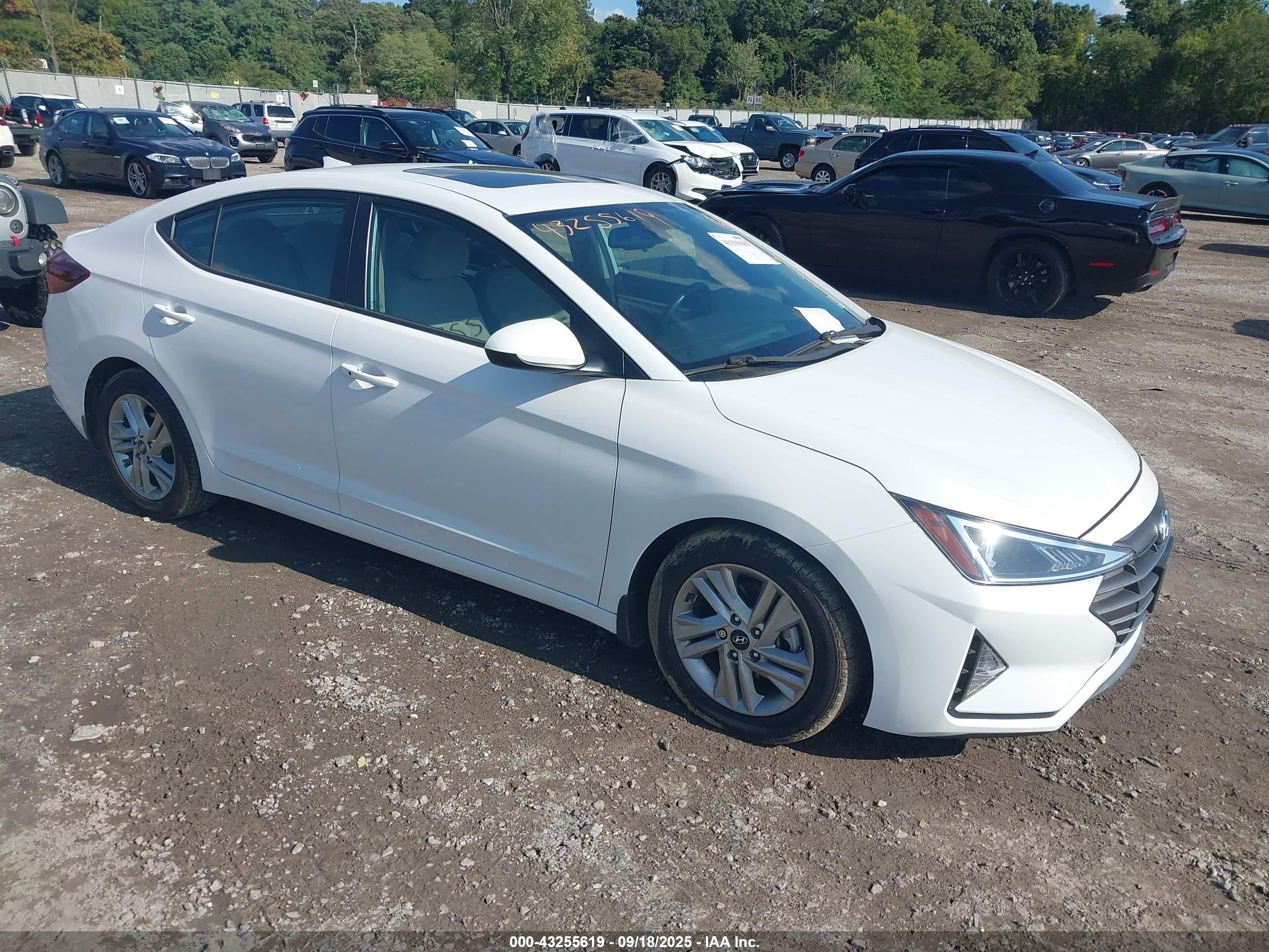 2020 Hyundai Elantra Value Edition White vin: 5NPD84LF2LH614122