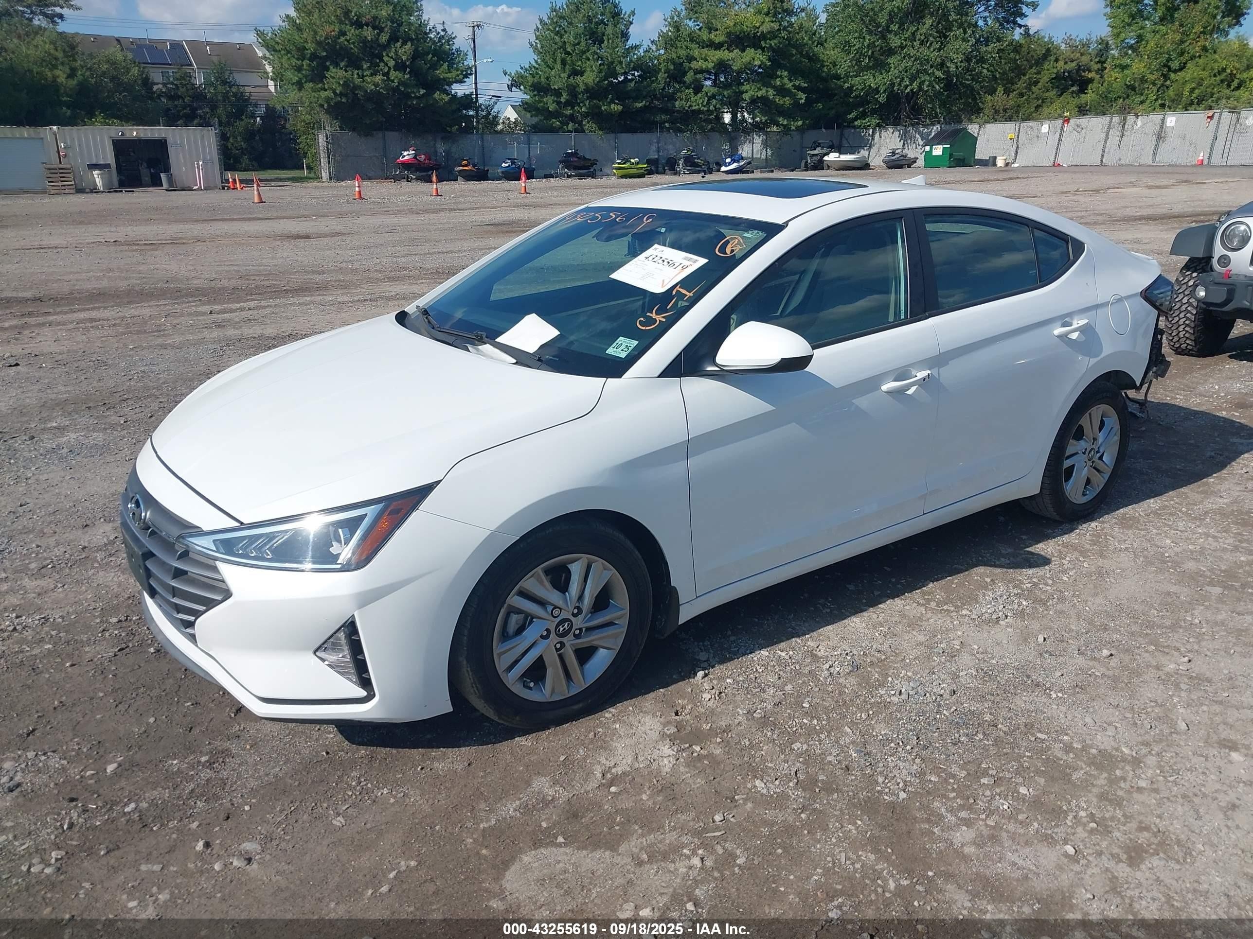2020 Hyundai Elantra Value Edition White vin: 5NPD84LF2LH614122