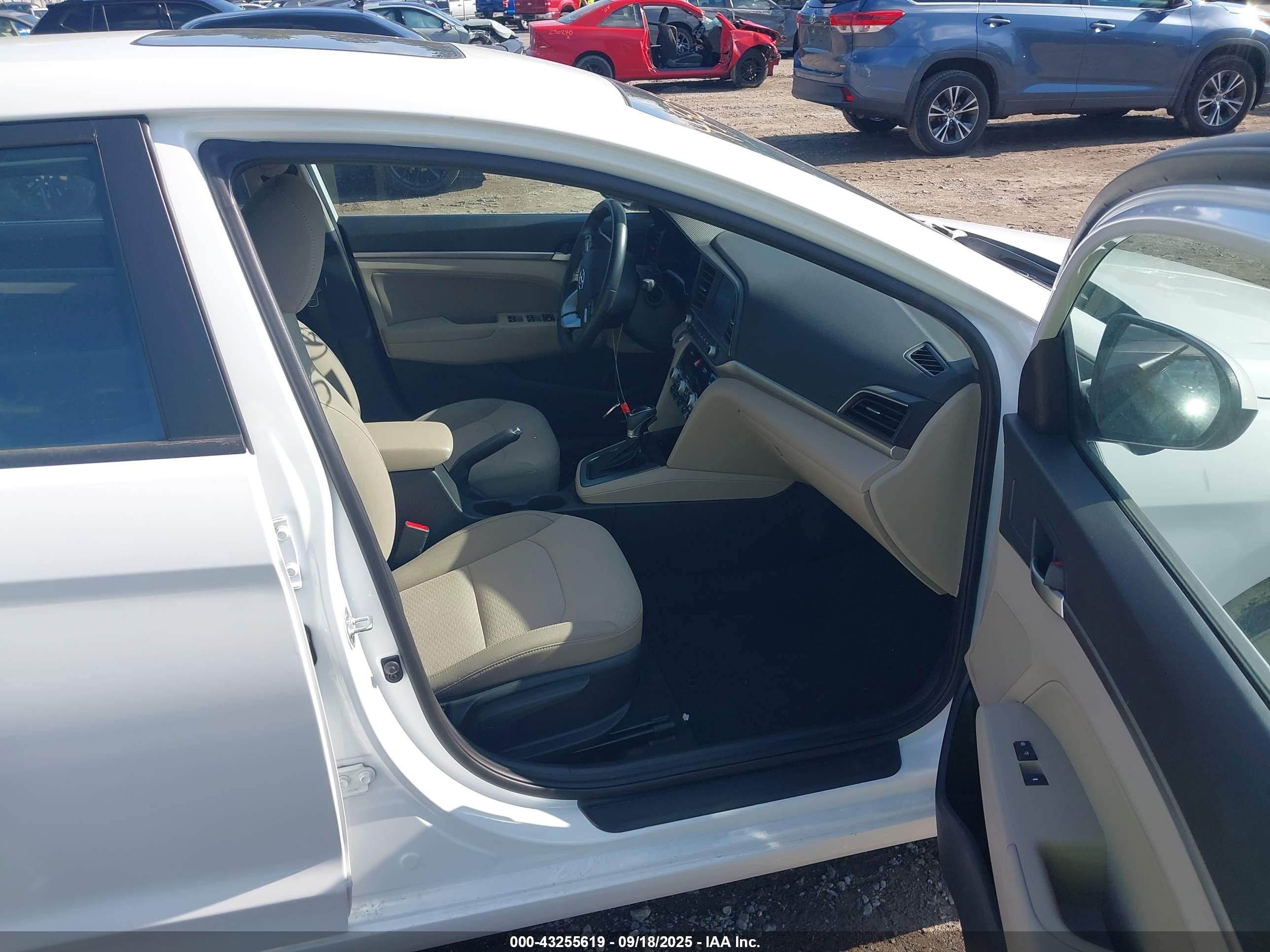 2020 Hyundai Elantra Value Edition White vin: 5NPD84LF2LH614122