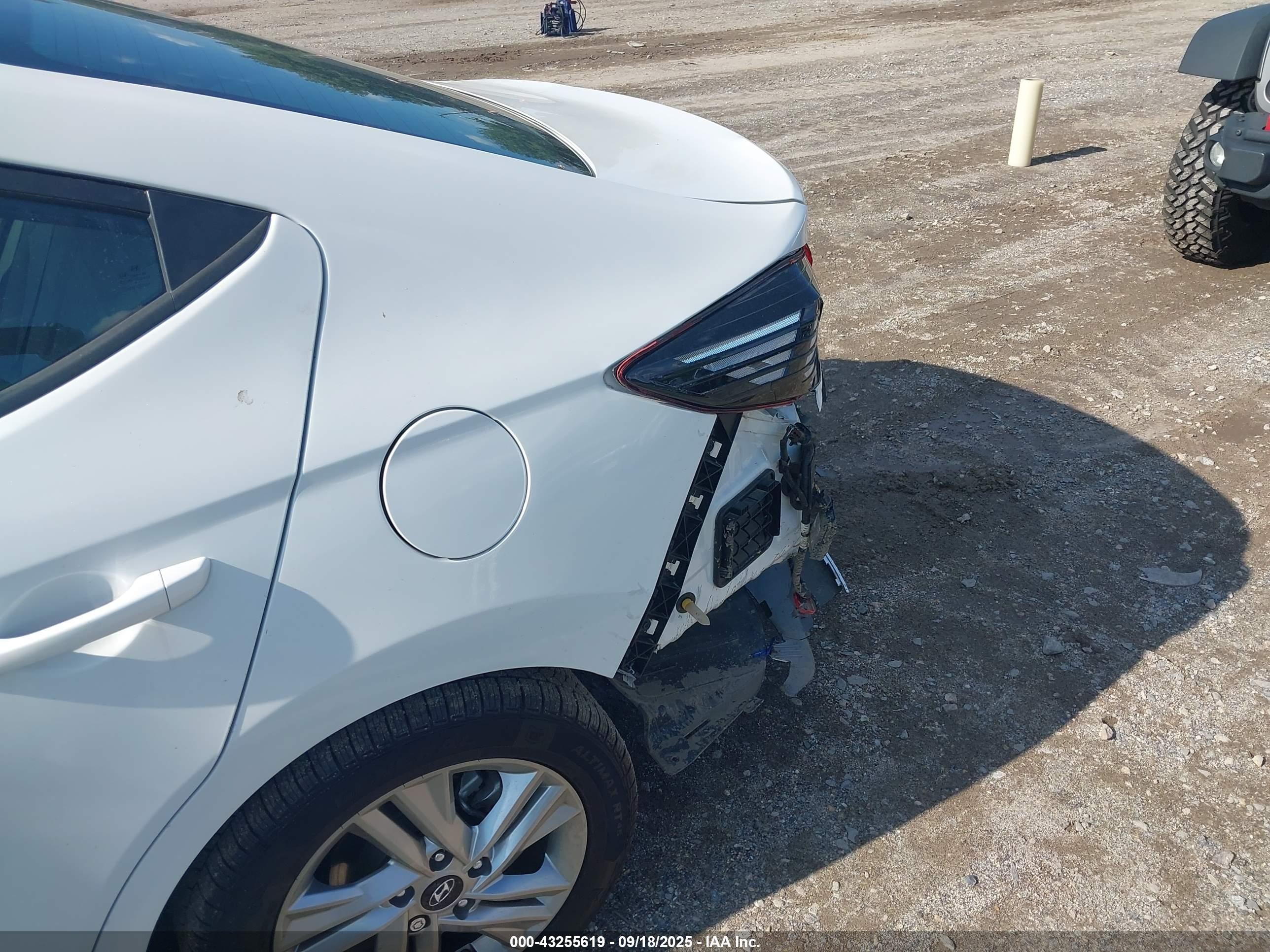 2020 Hyundai Elantra Value Edition White vin: 5NPD84LF2LH614122