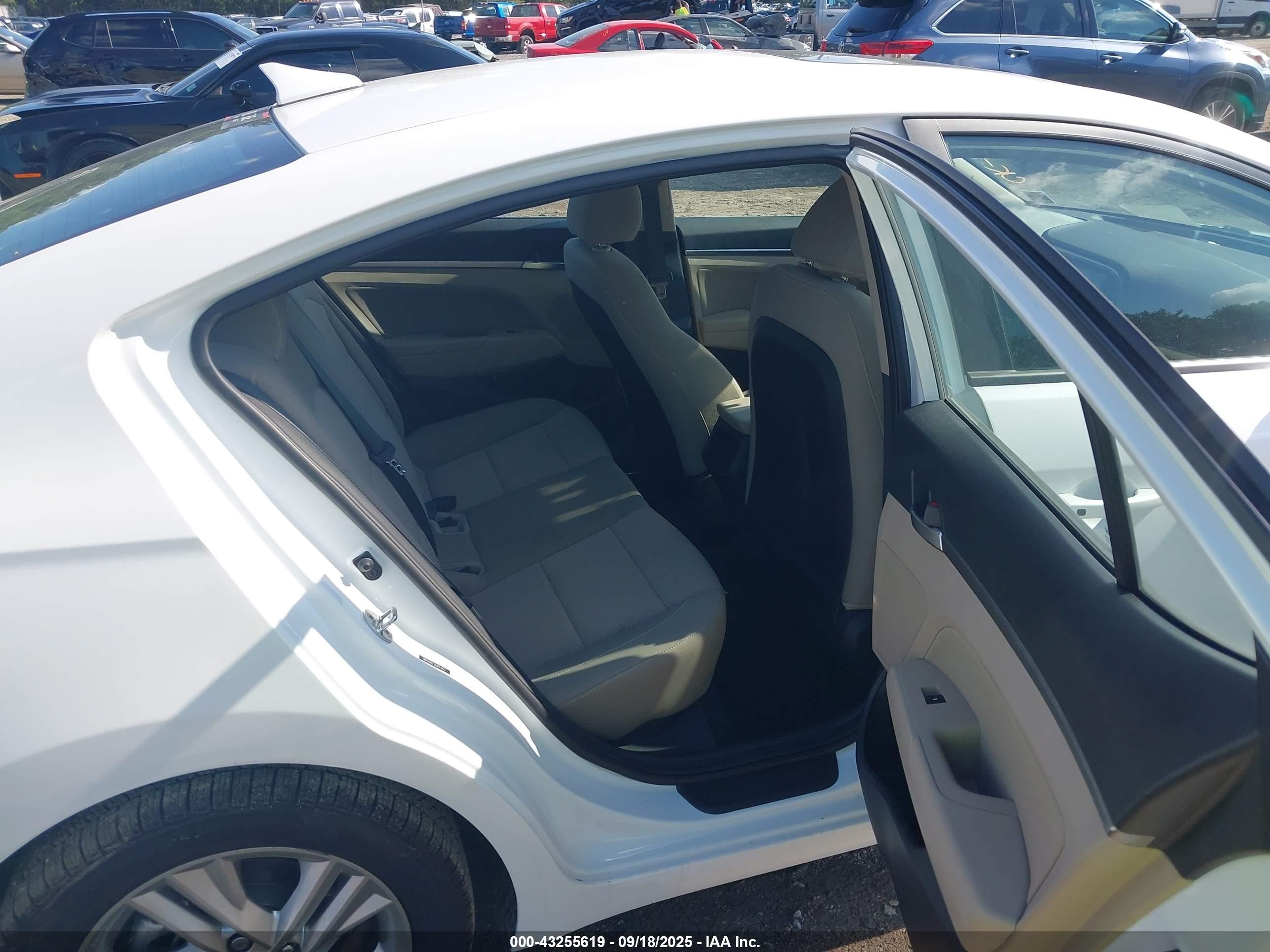 2020 Hyundai Elantra Value Edition White vin: 5NPD84LF2LH614122