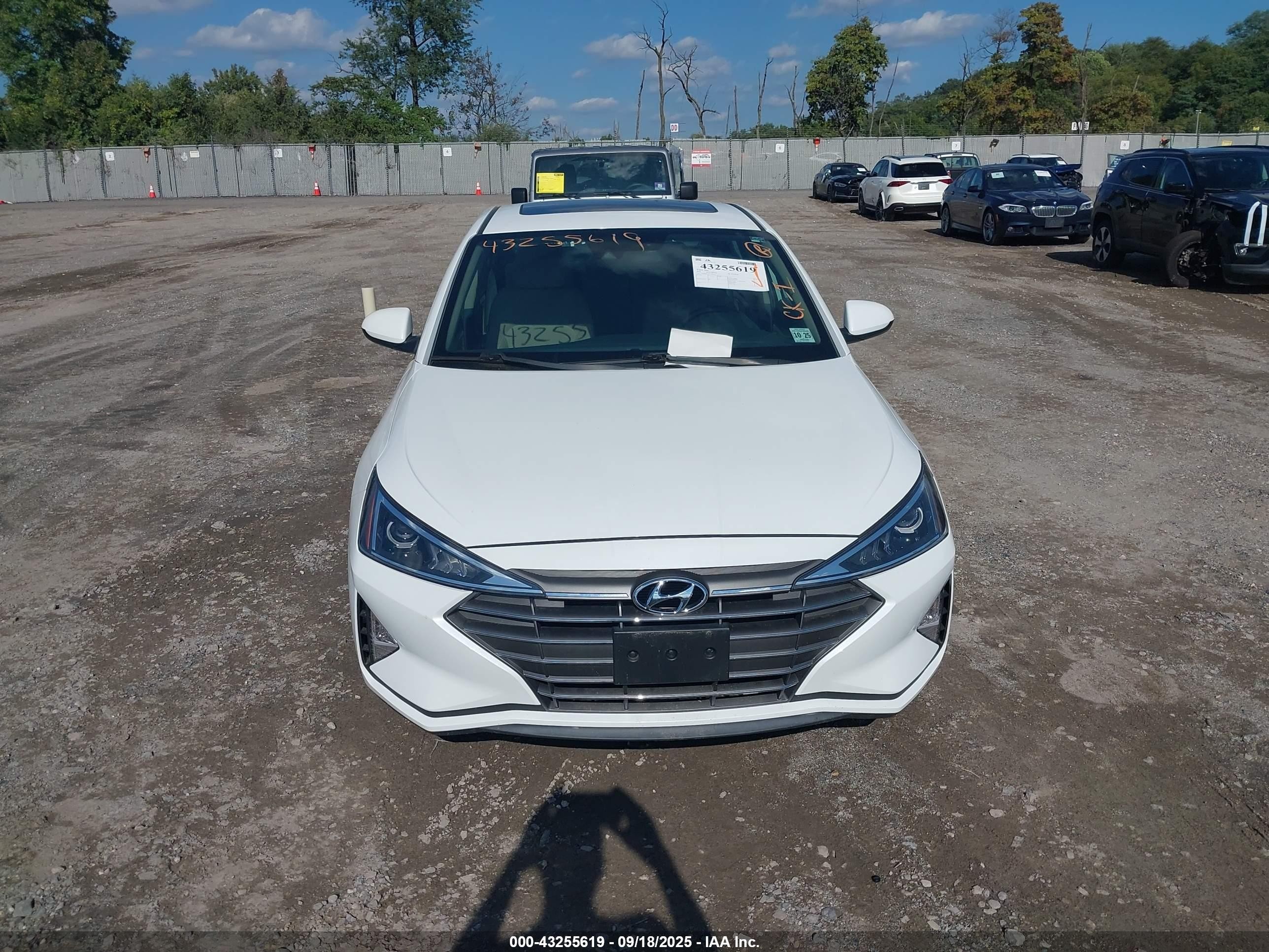 2020 Hyundai Elantra Value Edition White vin: 5NPD84LF2LH614122