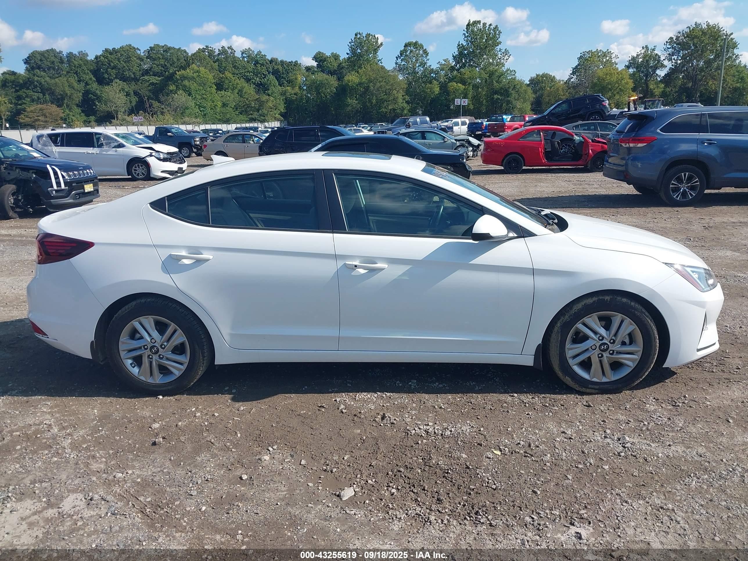2020 Hyundai Elantra Value Edition White vin: 5NPD84LF2LH614122