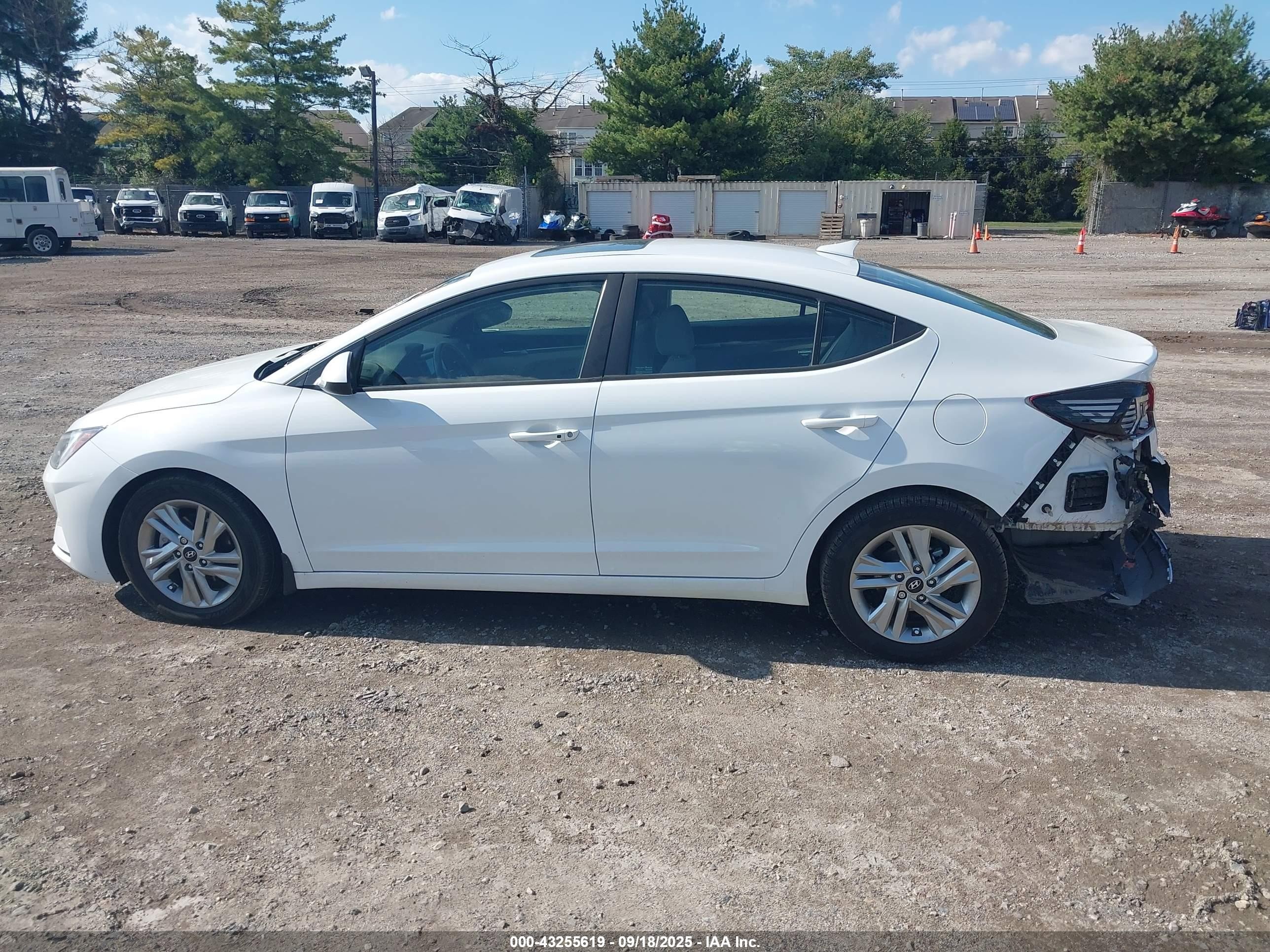2020 Hyundai Elantra Value Edition White vin: 5NPD84LF2LH614122