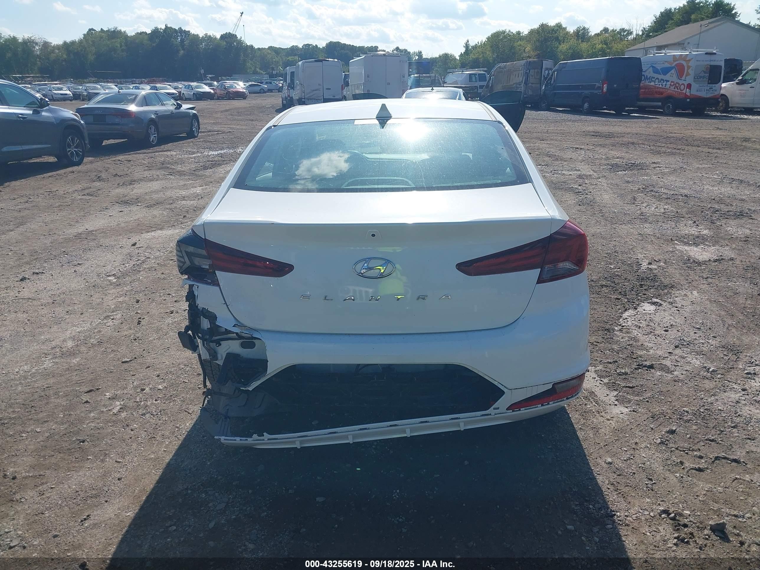 2020 Hyundai Elantra Value Edition White vin: 5NPD84LF2LH614122