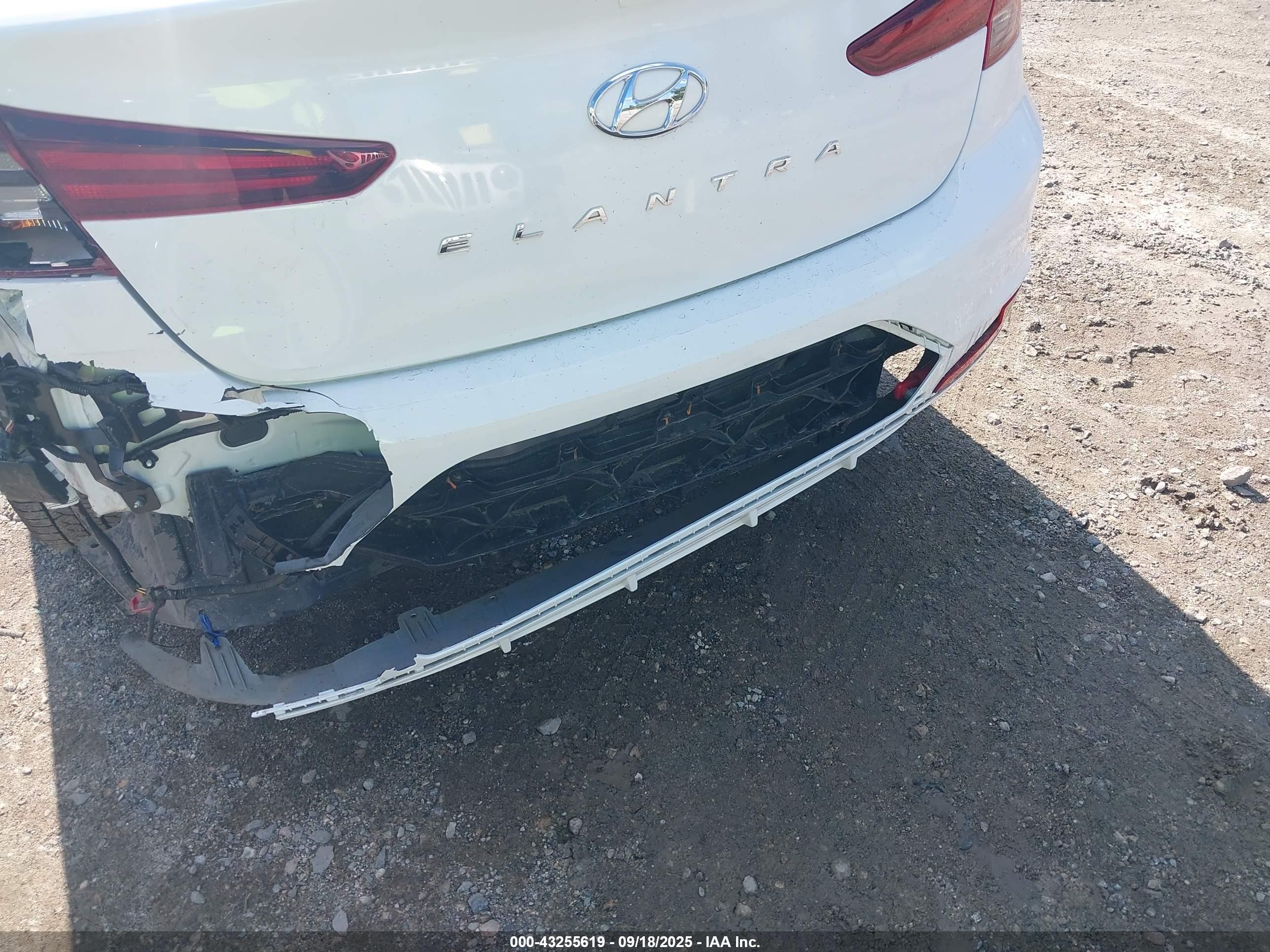 2020 Hyundai Elantra Value Edition White vin: 5NPD84LF2LH614122