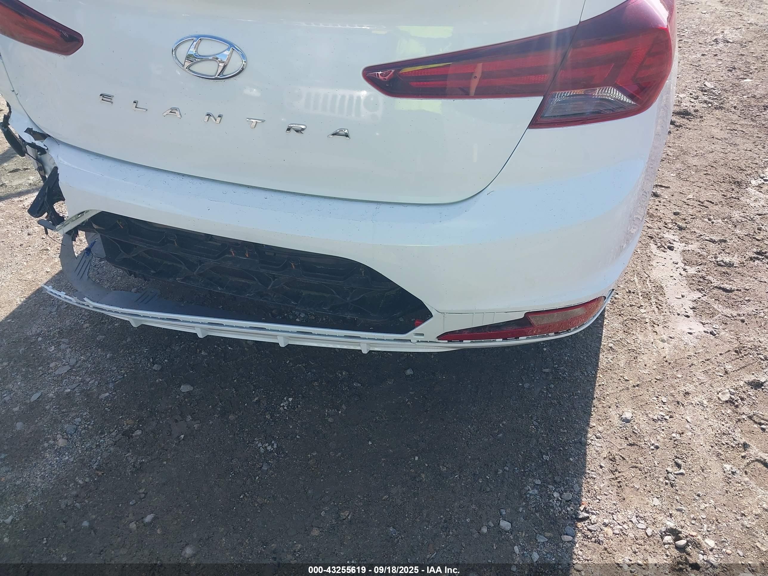 2020 Hyundai Elantra Value Edition White vin: 5NPD84LF2LH614122