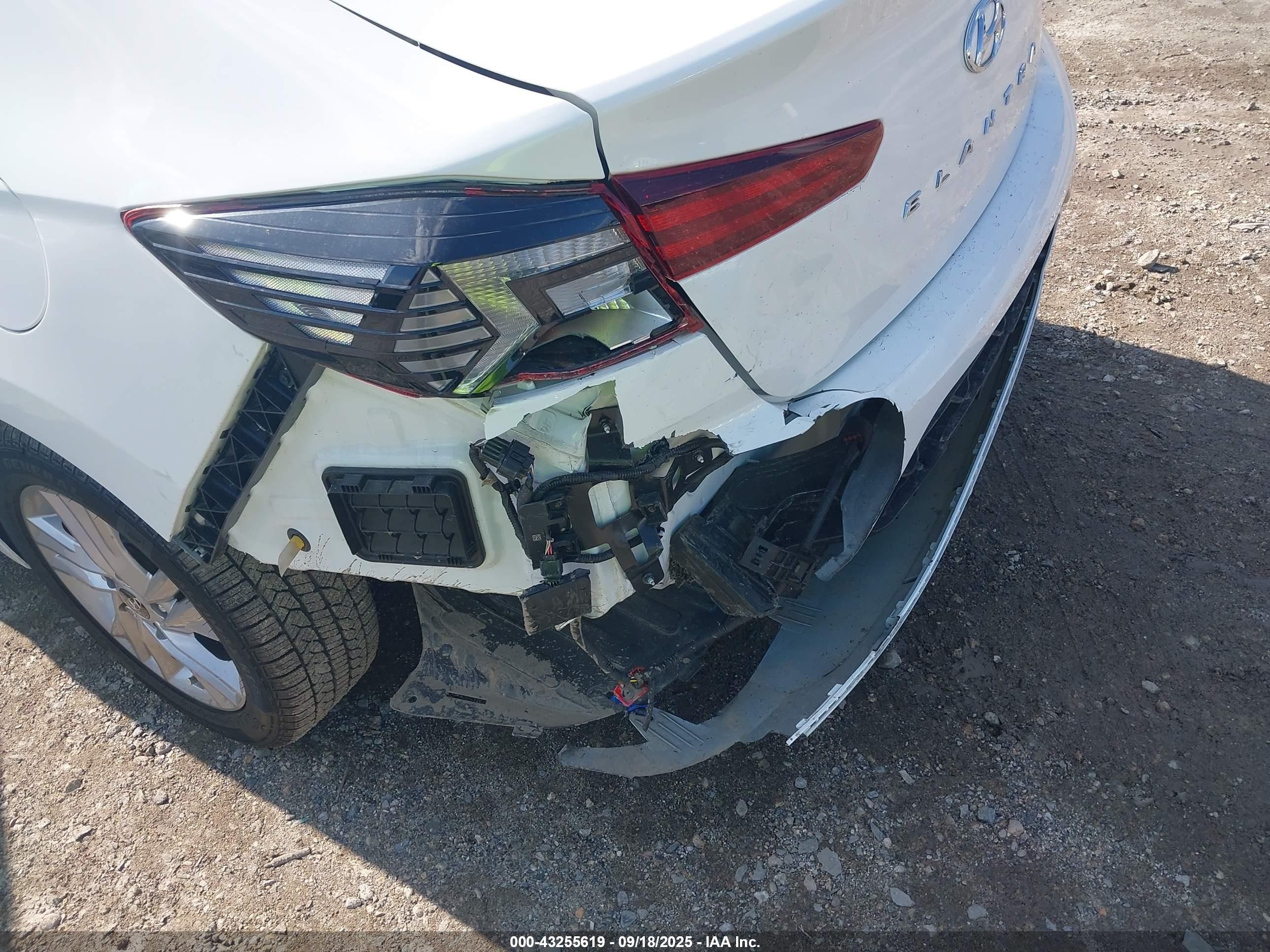 2020 Hyundai Elantra Value Edition White vin: 5NPD84LF2LH614122
