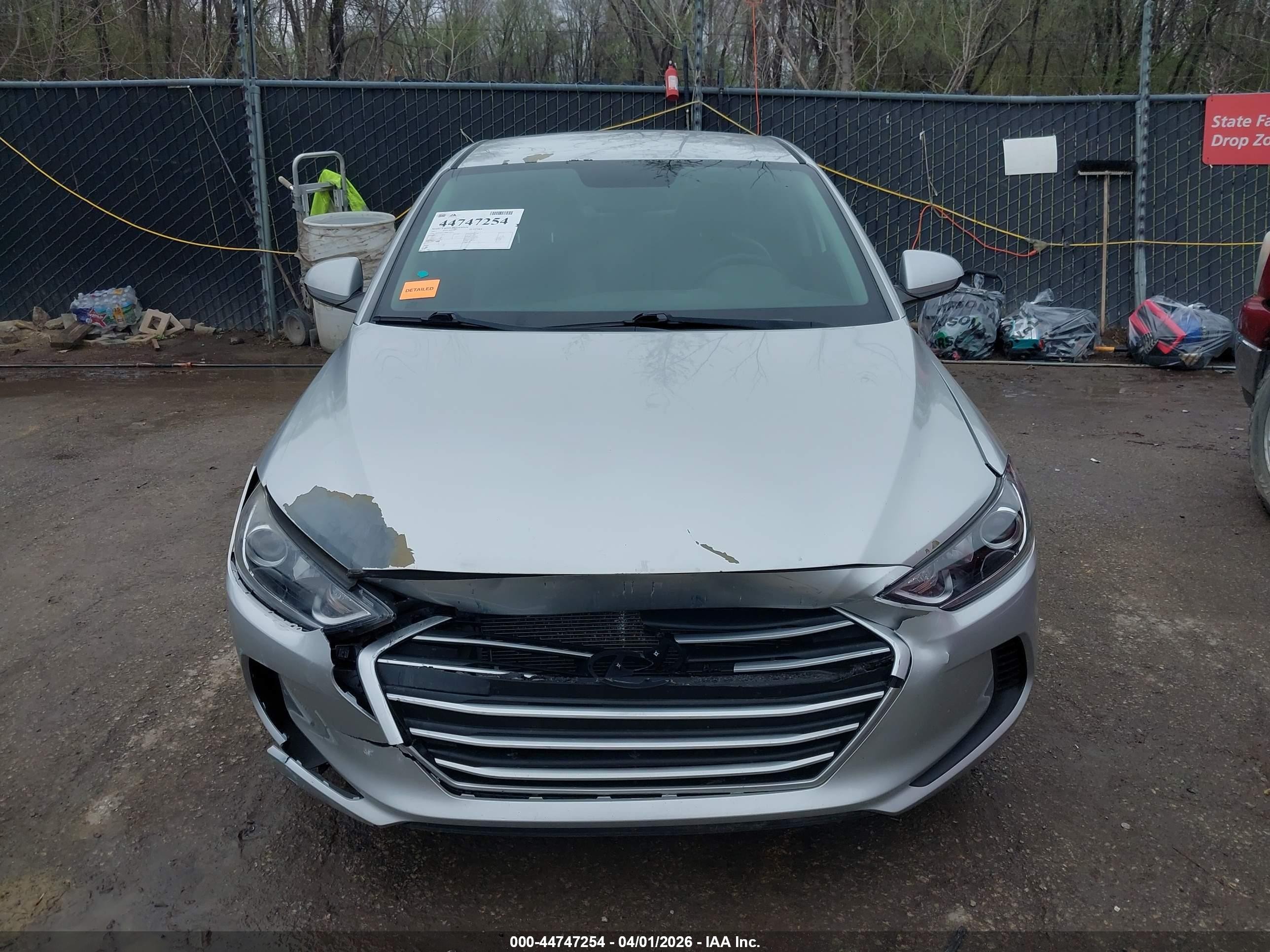2017 Hyundai Elantra Se Серебряный vin: 5NPD84LF3HH172331