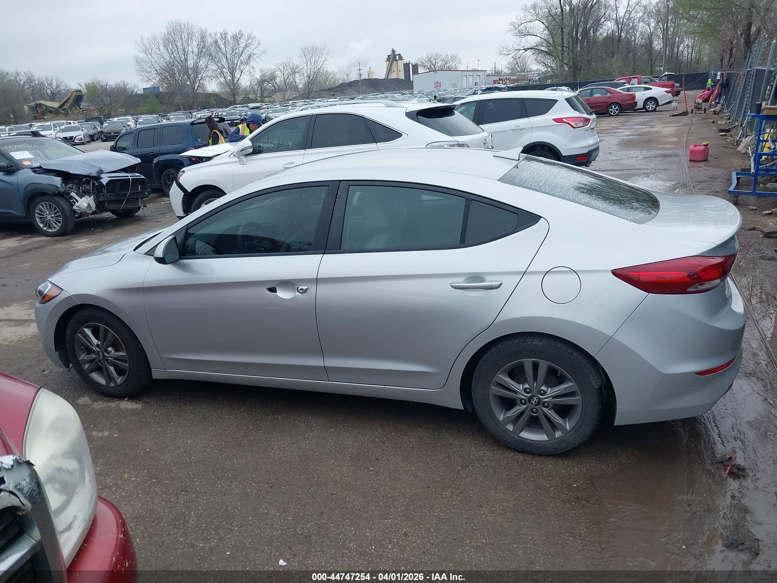 2017 Hyundai Elantra Se Серебряный vin: 5NPD84LF3HH172331