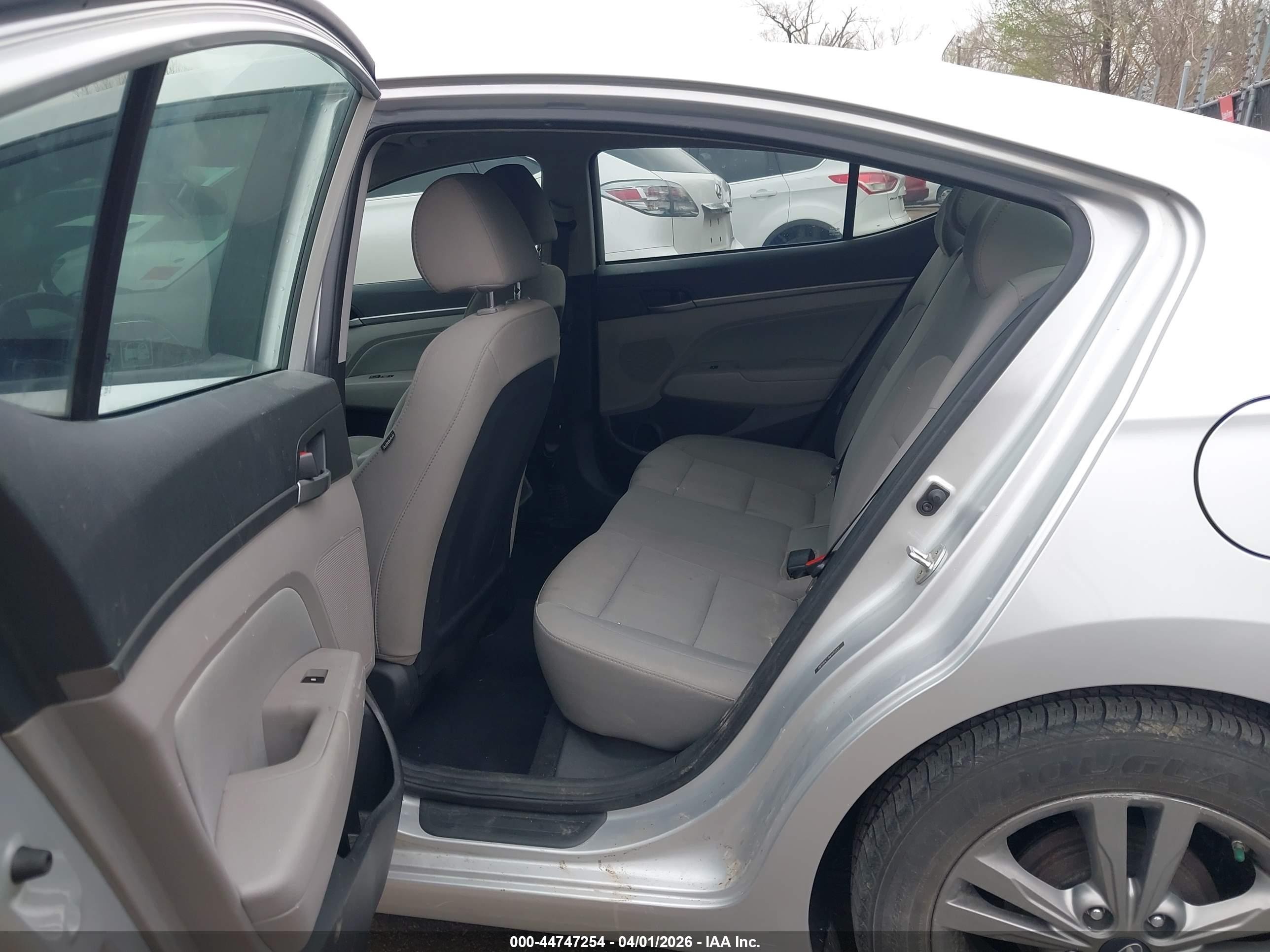 2017 Hyundai Elantra Se Серебряный vin: 5NPD84LF3HH172331