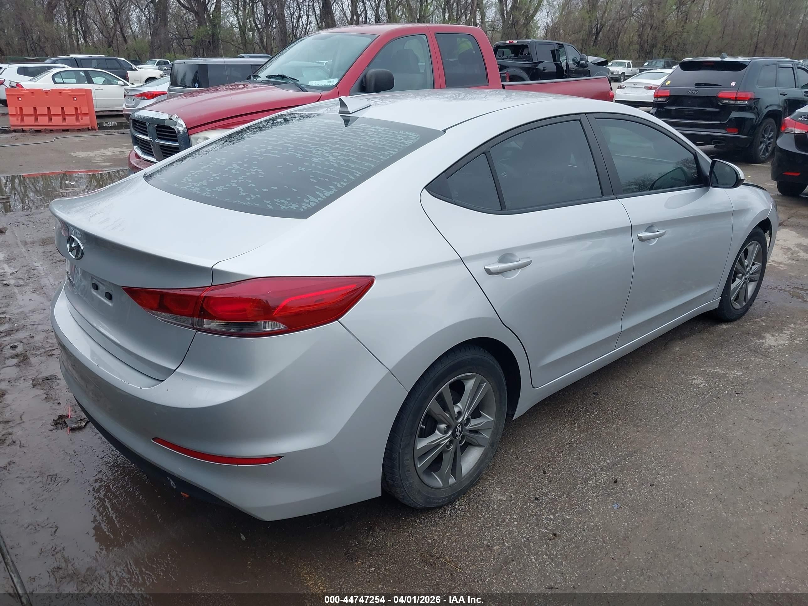 2017 Hyundai Elantra Se Серебряный vin: 5NPD84LF3HH172331