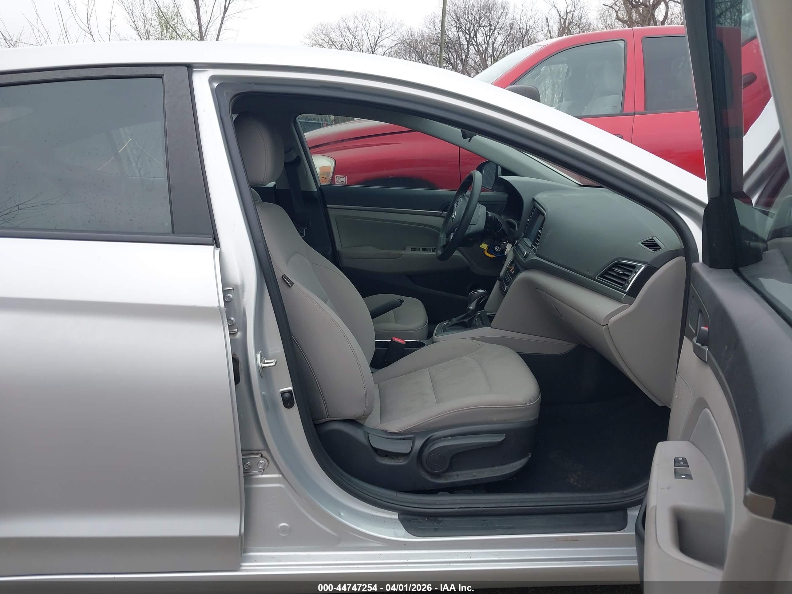 2017 Hyundai Elantra Se Серебряный vin: 5NPD84LF3HH172331