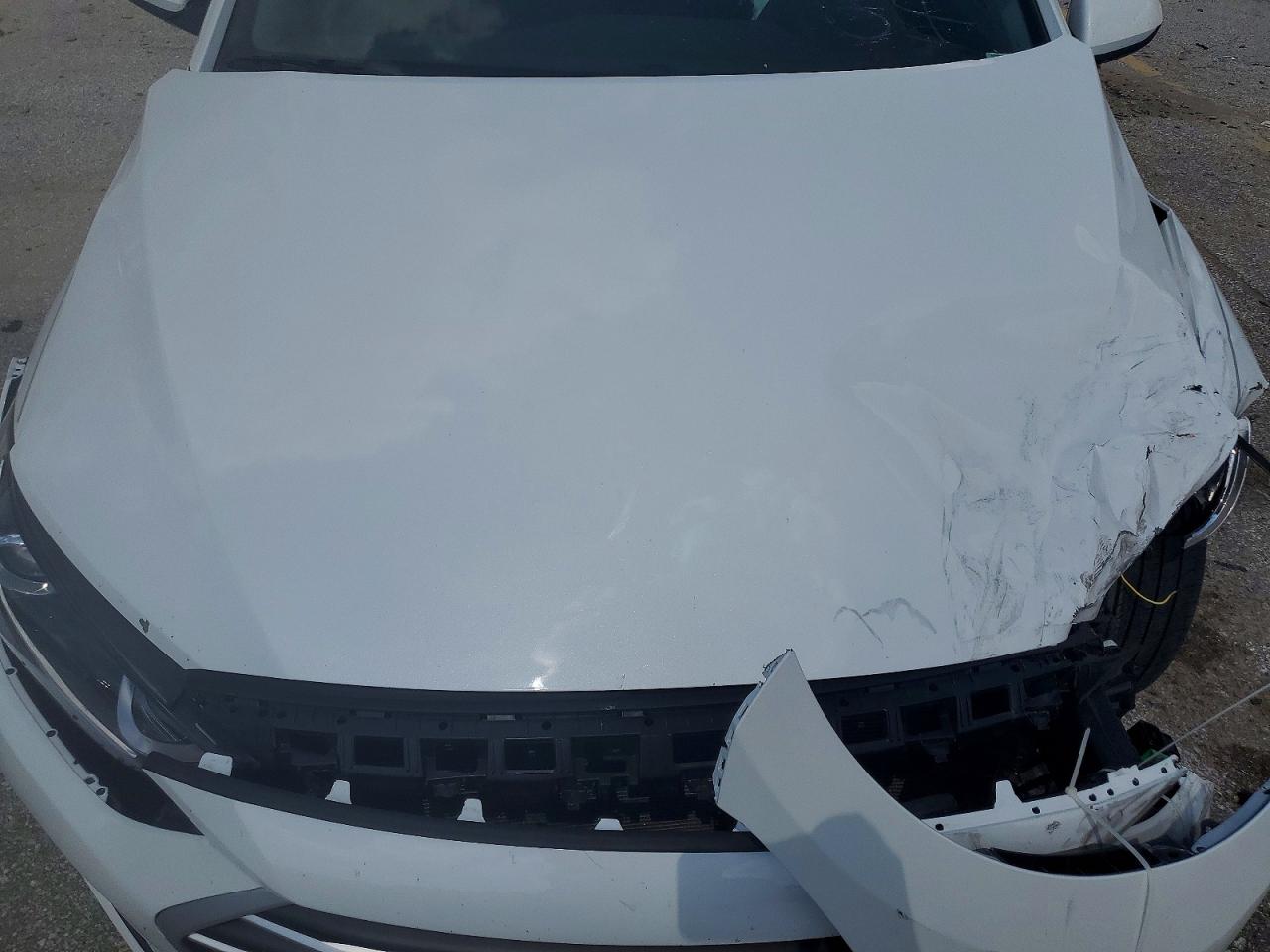 2018 Hyundai Elantra Value Edition Белый vin: 5NPD84LF3JH217001