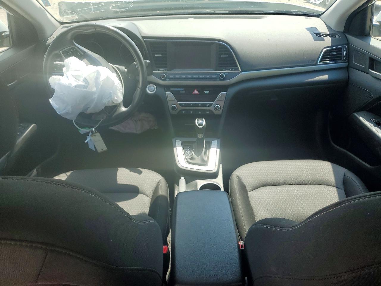 2018 Hyundai Elantra Value Edition Белый vin: 5NPD84LF3JH217001