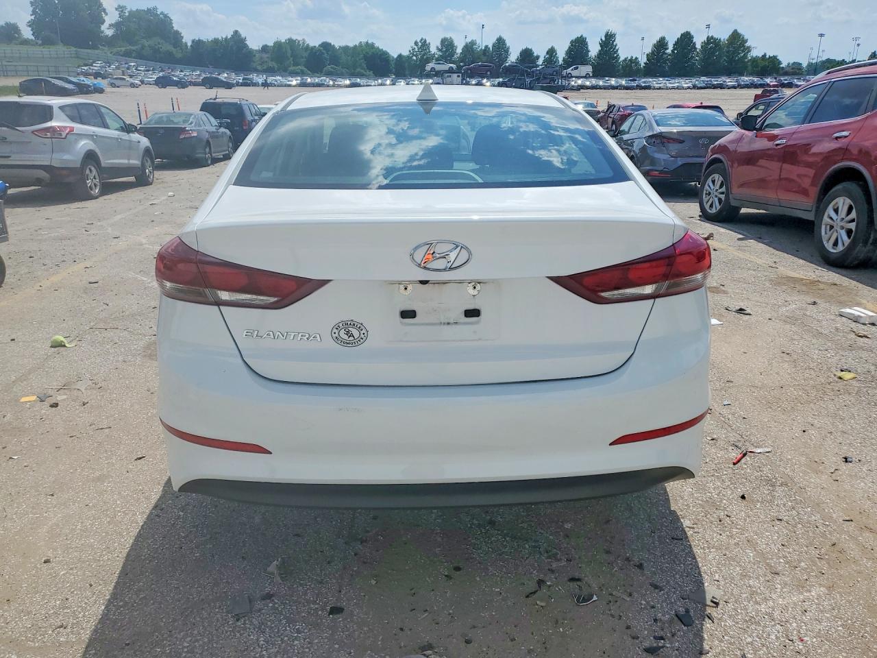2018 Hyundai Elantra Value Edition Белый vin: 5NPD84LF3JH217001