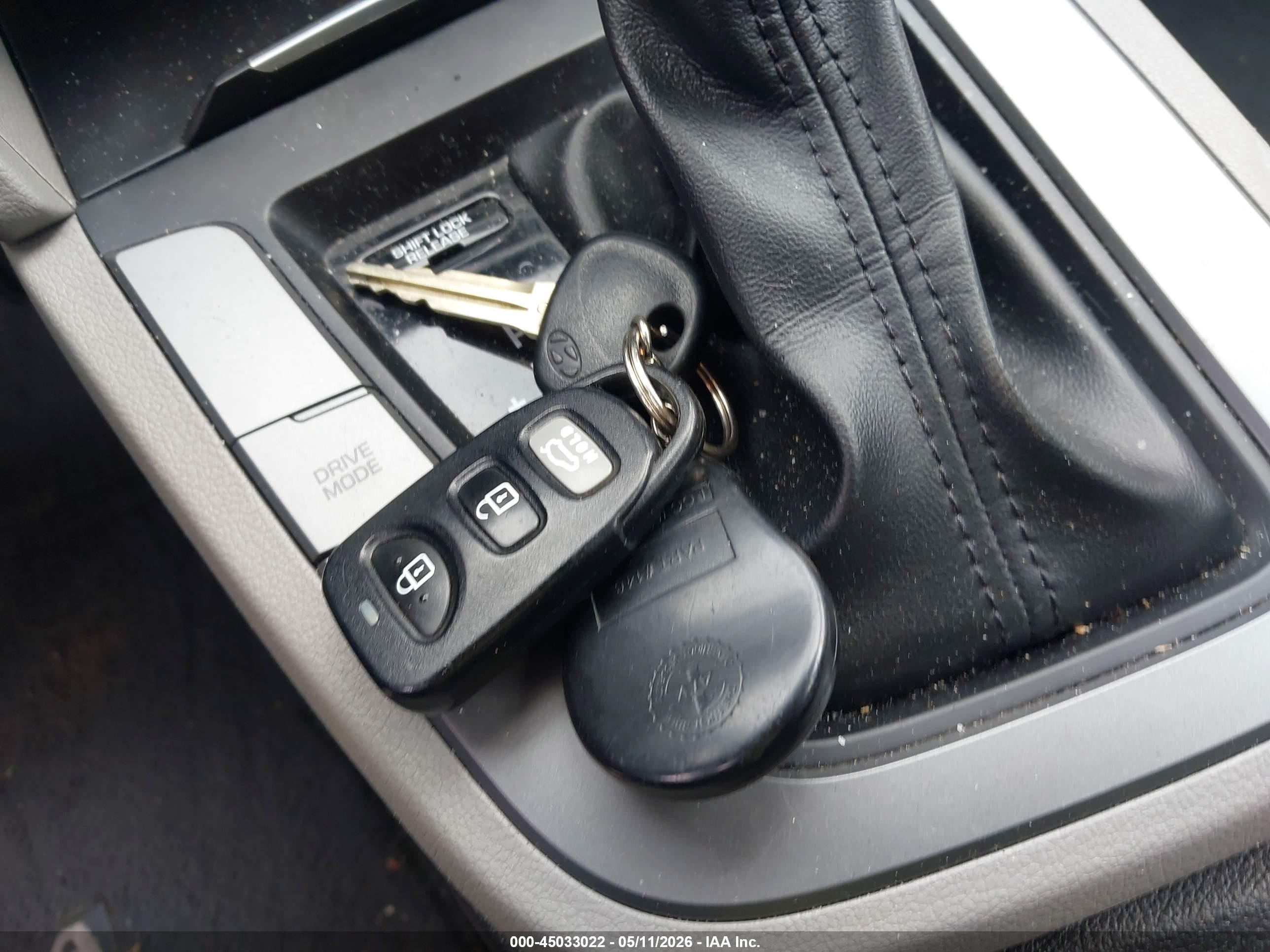 2018 Hyundai Elantra Sel Серебряный vin: 5NPD84LF3JH239421