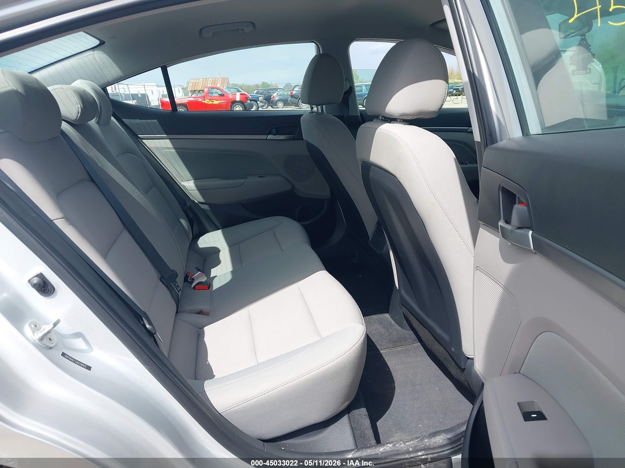 2018 Hyundai Elantra Sel Серебряный vin: 5NPD84LF3JH239421