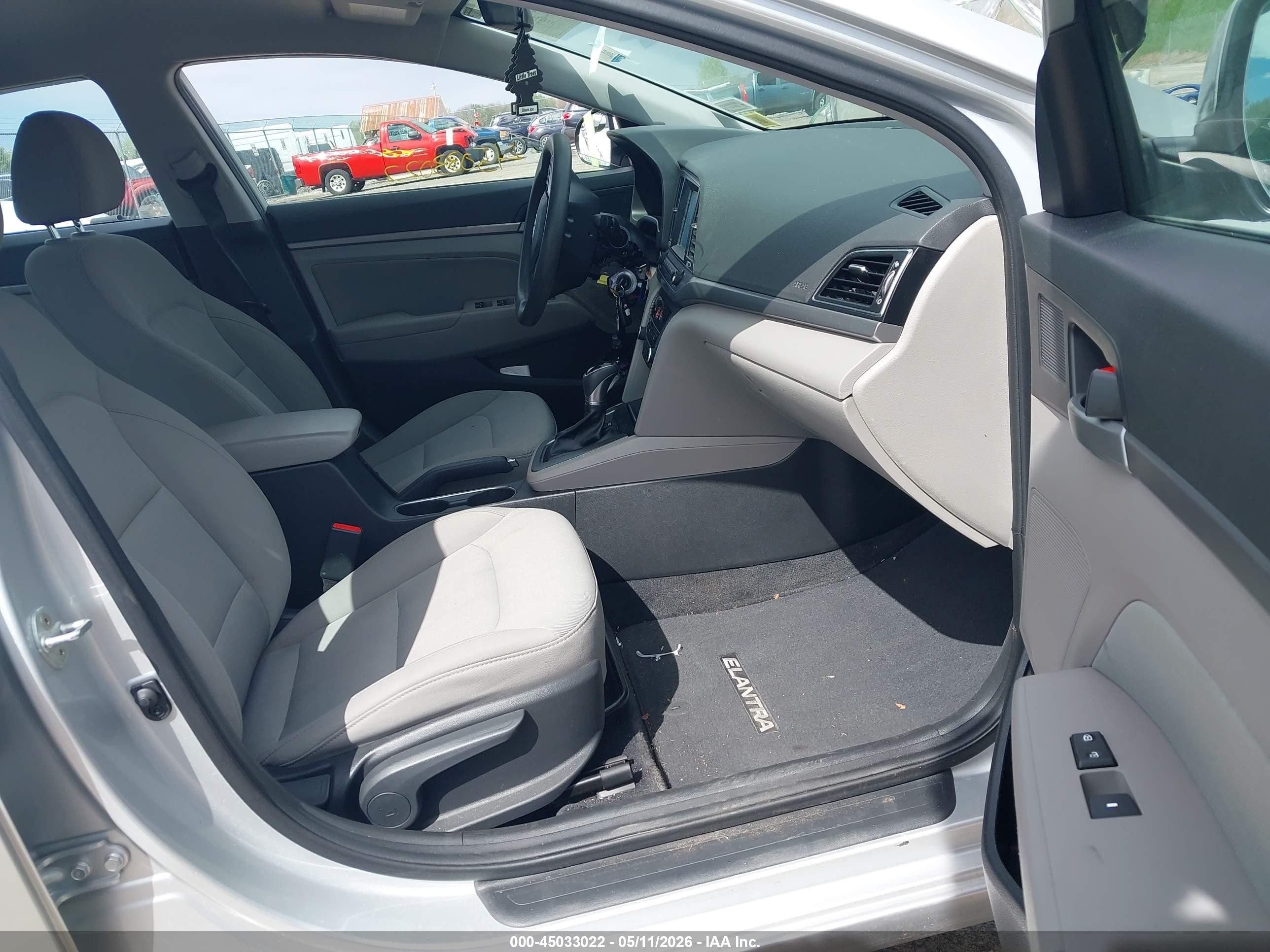 2018 Hyundai Elantra Sel Серебряный vin: 5NPD84LF3JH239421