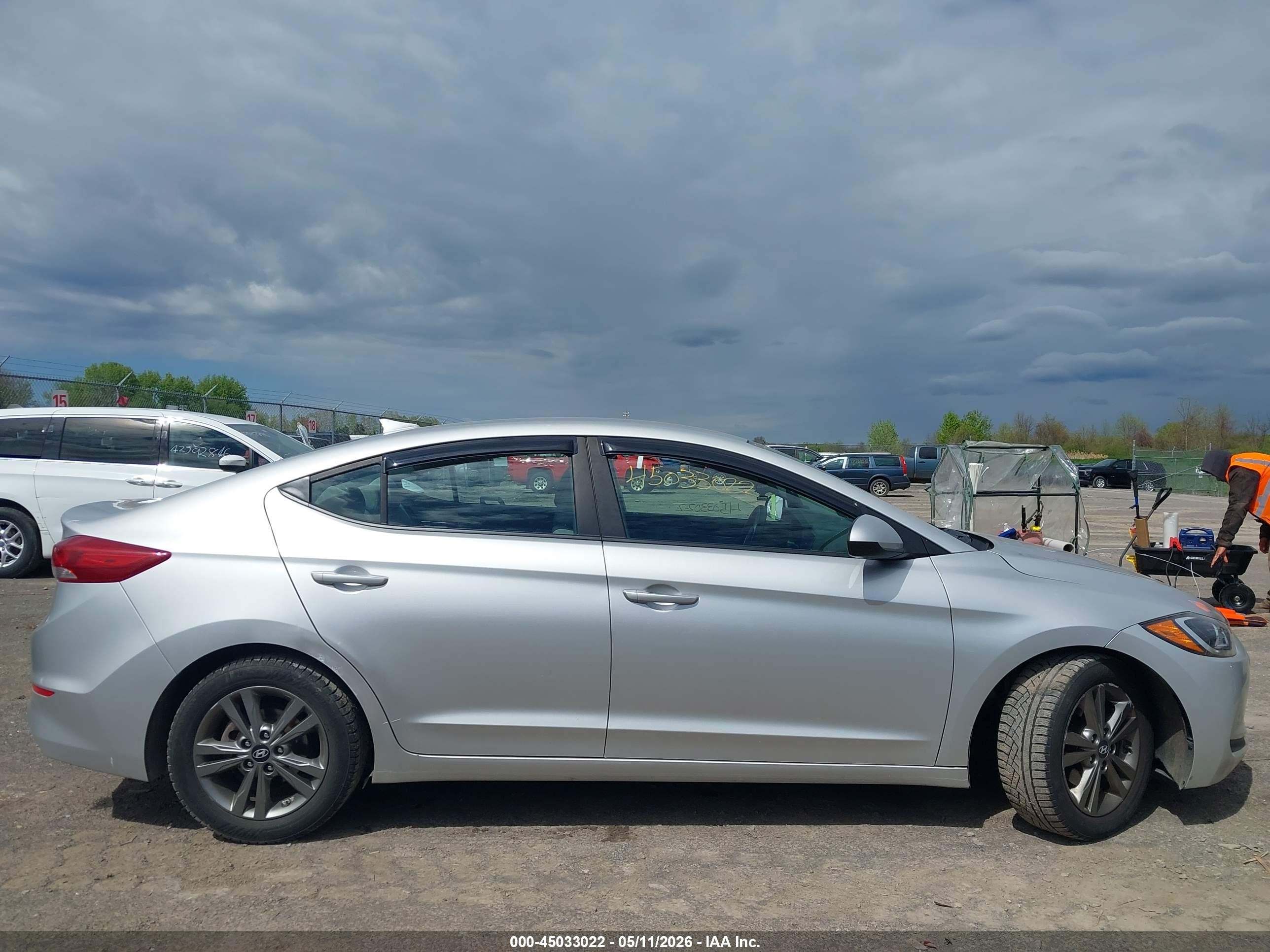 2018 Hyundai Elantra Sel Серебряный vin: 5NPD84LF3JH239421