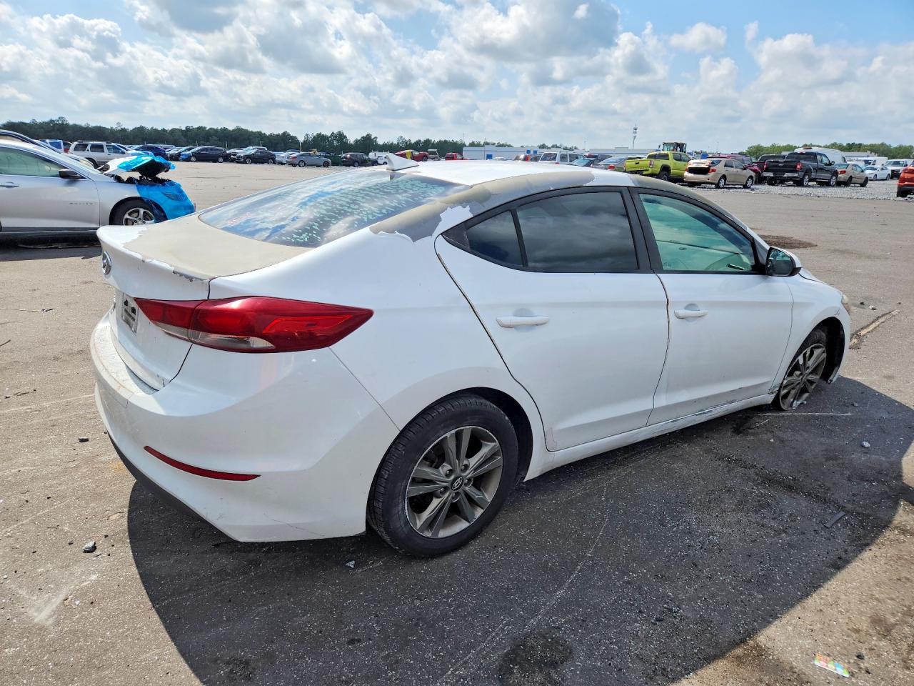 2018 Hyundai Elantra Sel White vin: 5NPD84LF3JH284438