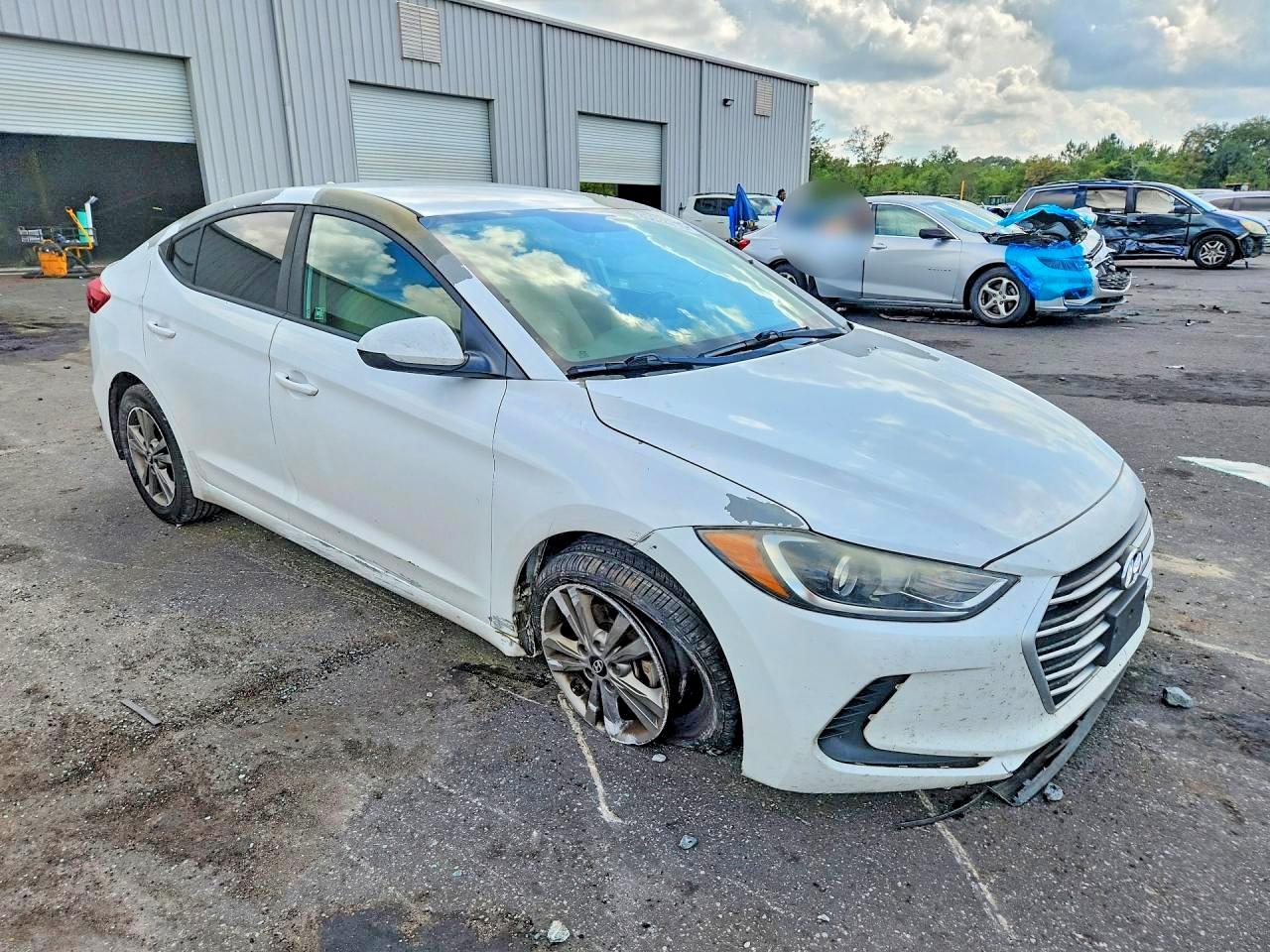 2018 Hyundai Elantra Sel White vin: 5NPD84LF3JH284438