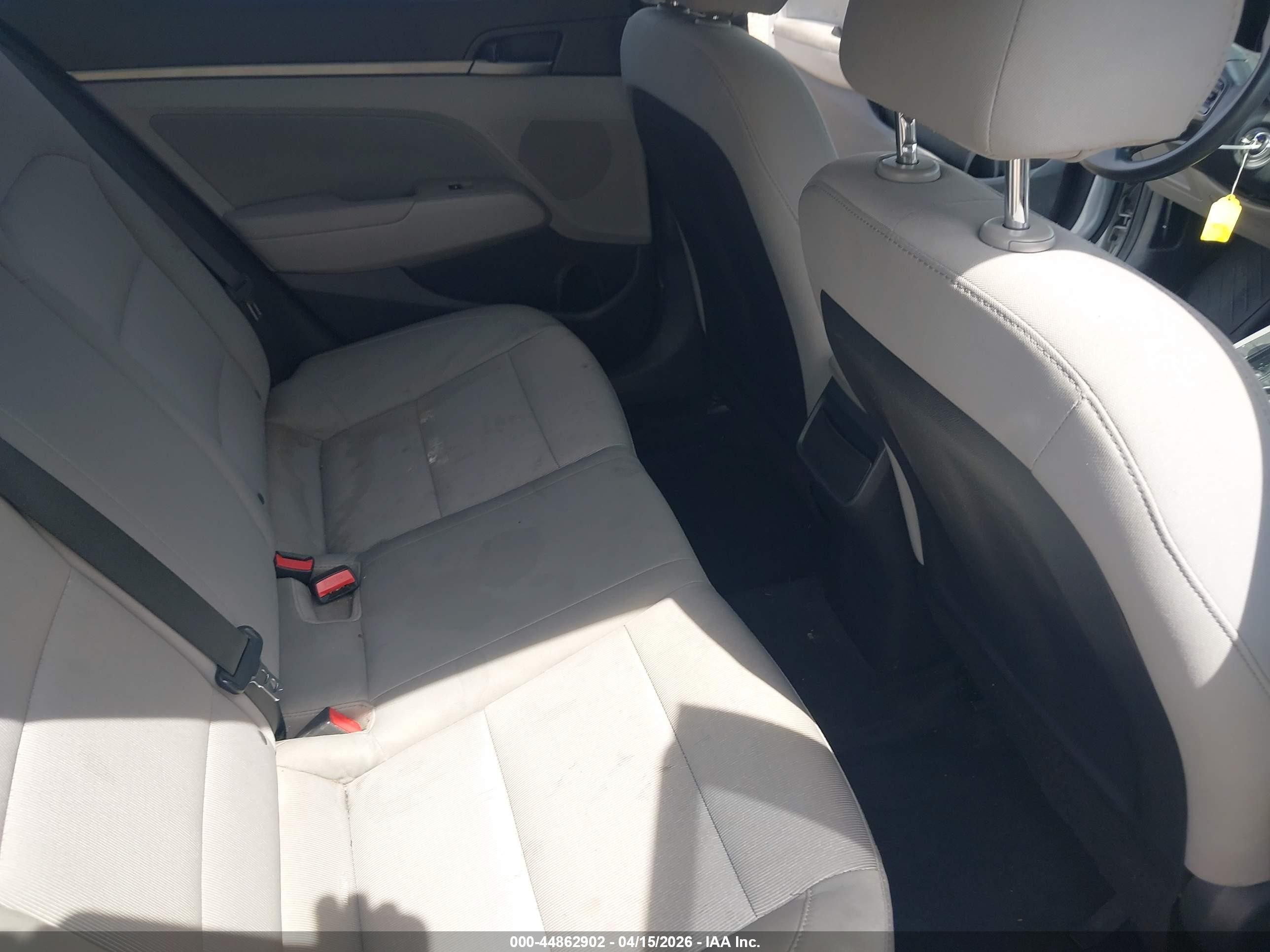 2018 Hyundai Elantra Sel Silver vin: 5NPD84LF3JH300220
