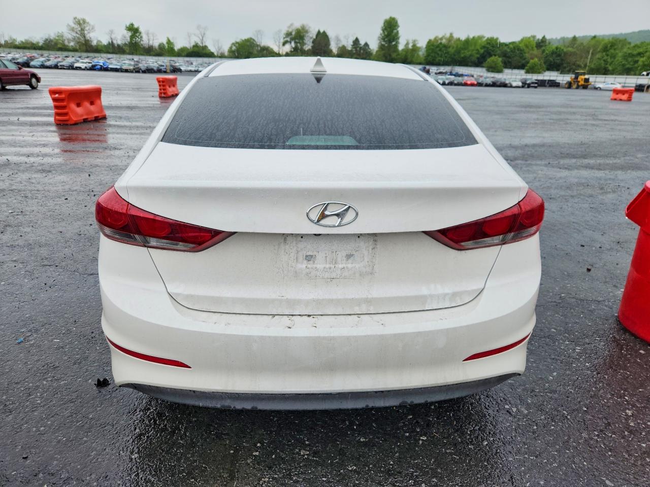 2018 Hyundai Elantra Value Edition White vin: 5NPD84LF3JH367996