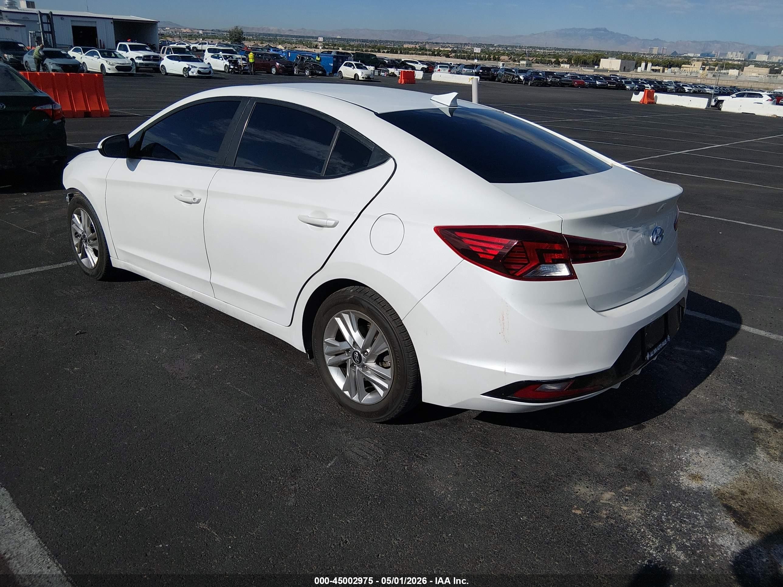 2019 Hyundai Elantra Sel Белый vin: 5NPD84LF3KH483085