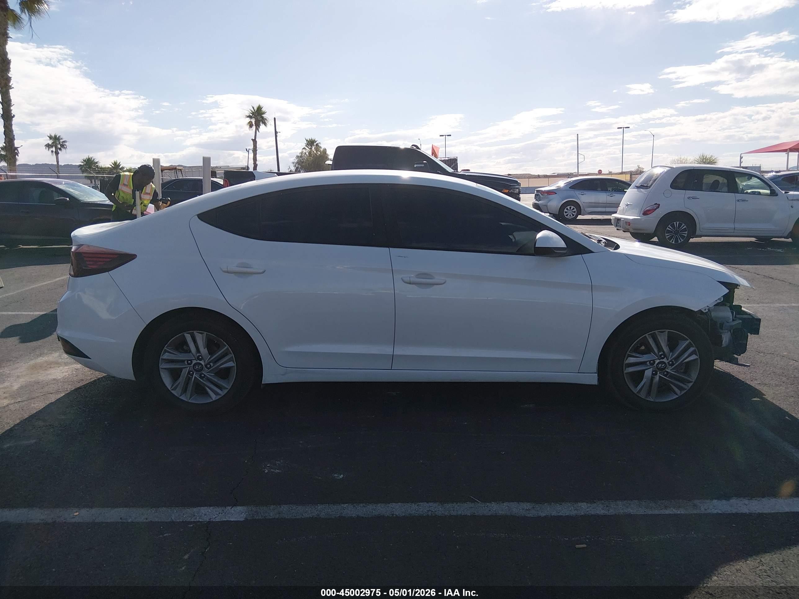 2019 Hyundai Elantra Sel Белый vin: 5NPD84LF3KH483085