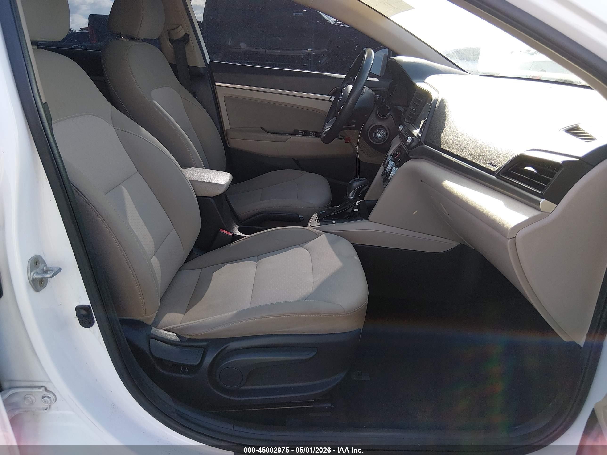 2019 Hyundai Elantra Sel Белый vin: 5NPD84LF3KH483085